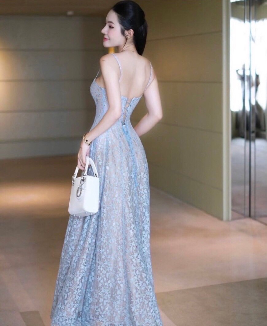 เดรสผ้าลูกไม้ทั้งตัว ทรงพอดีตัว มีซับใน มีเชือกปรับขนาดด้านหลัง ใส่สวยน่ารักมากๆ ใส่ได้หลายโอกาส ใส่ออกงาน ใส่เที่ยว จัดด่วนนนๆ ชุดสวยหมดเร็วนะคร๊า สั่งก่อนสวยก่อน