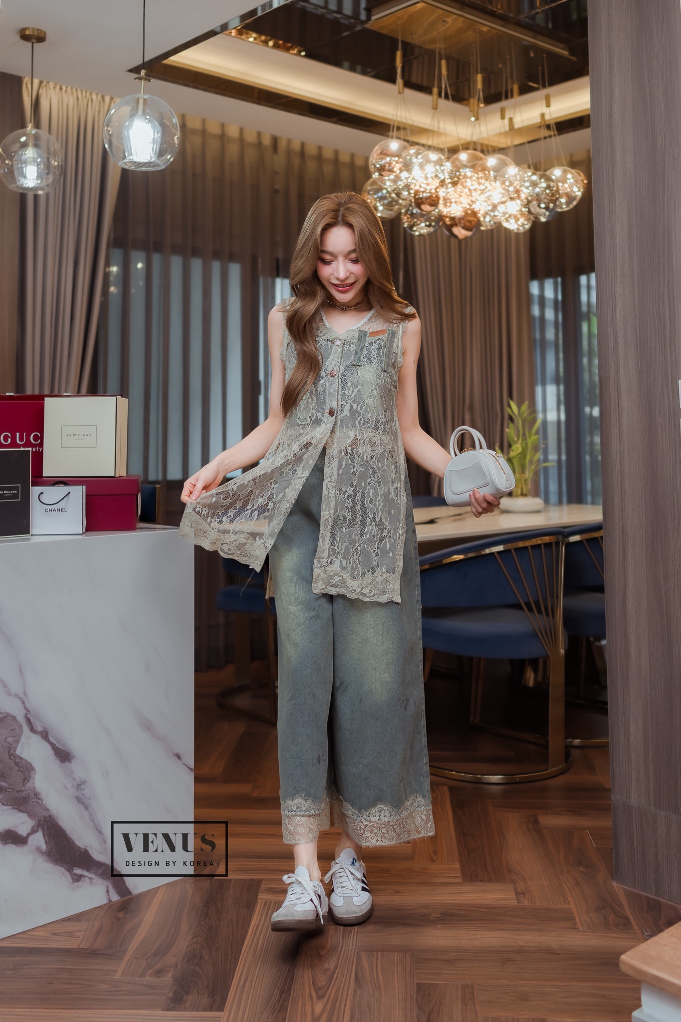 Jeans Set ชุดเซต เสื้อลูกไม้แต่งกระดุมเรียงหน้า งานมาพร้อมกับกางเกงเข้าชุดกันนะคะ สวยเป๊ะสุดๆคะ แม๊ทกับรองเท้าผ้าใบก็เก๋คะ