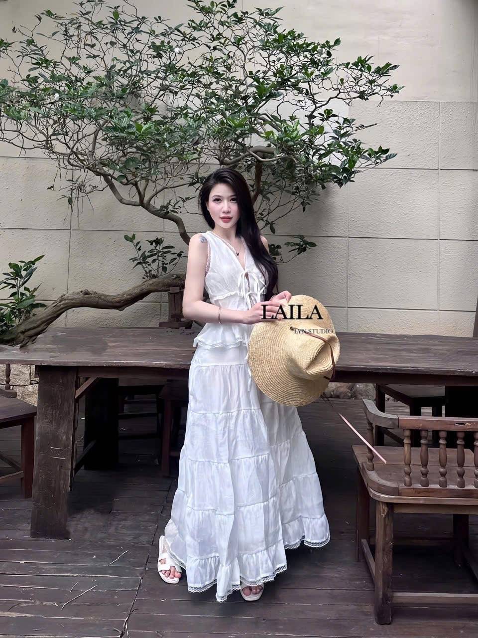 Detail: SET เสื้อ+กระโปรง เสื้อทรงแขนกุดงานแต่งตามขอบระบายลูกไม้ด้านหน้าแต่งผูกโบว์โชว์แซ่บแบบน่ารัก พร้อมแต่งจีบช่วงเอวนิดๆ มาพร้อมกระโปรงยาวสีขาวโทนเดียวกับเสื้อแต่งระบายๆทรงบาน พร้อมซับในอย่างดี เซ็ทพร้อมแมชกับถ่ายรูปเที่ยวทะเลค่า #byLaila #เสื้อแขนกุด