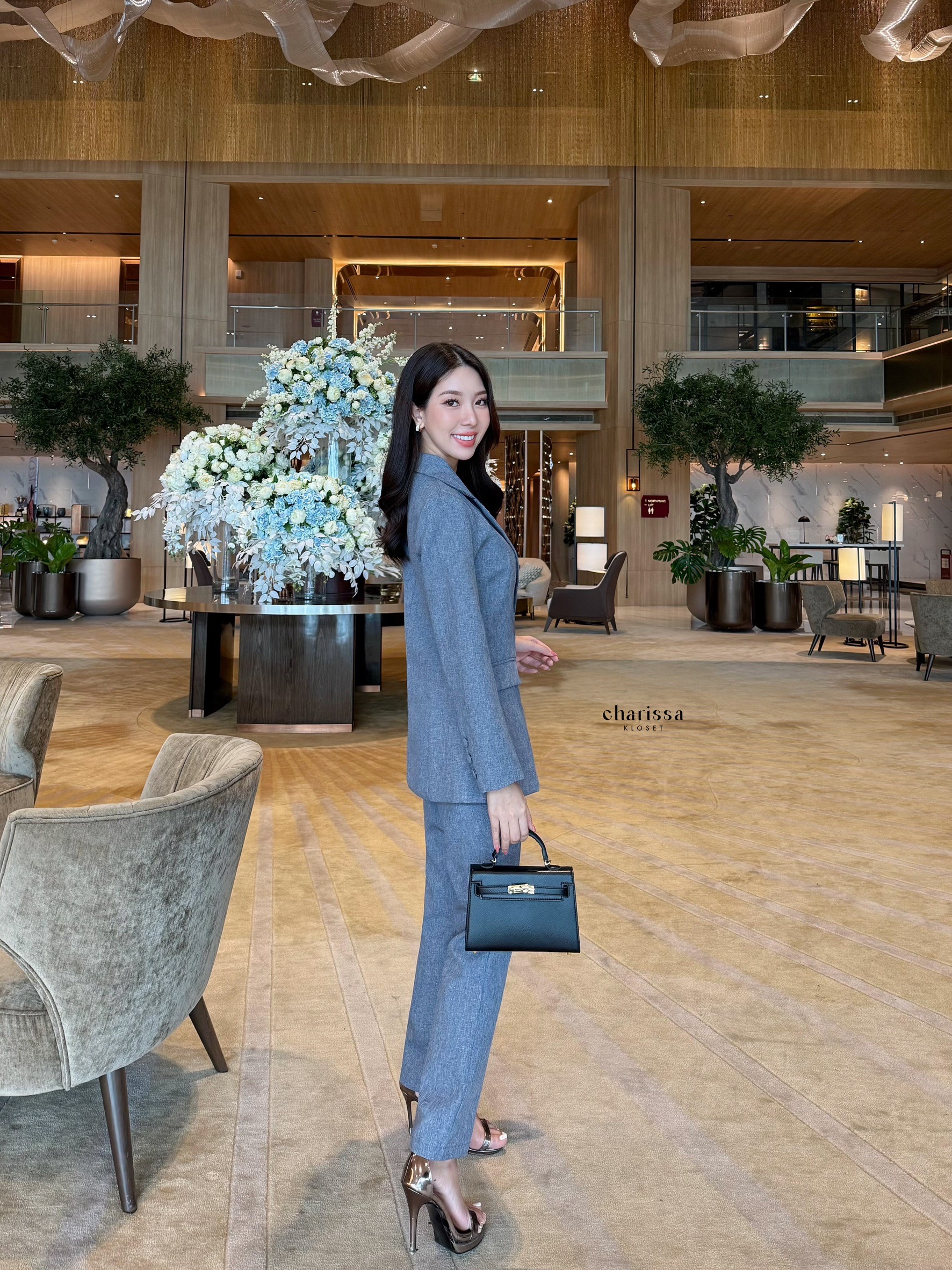 สูทเรียบหรู สวยคลาสสิคแมทซ์ง่ายใส่สบาย คล่องตัว