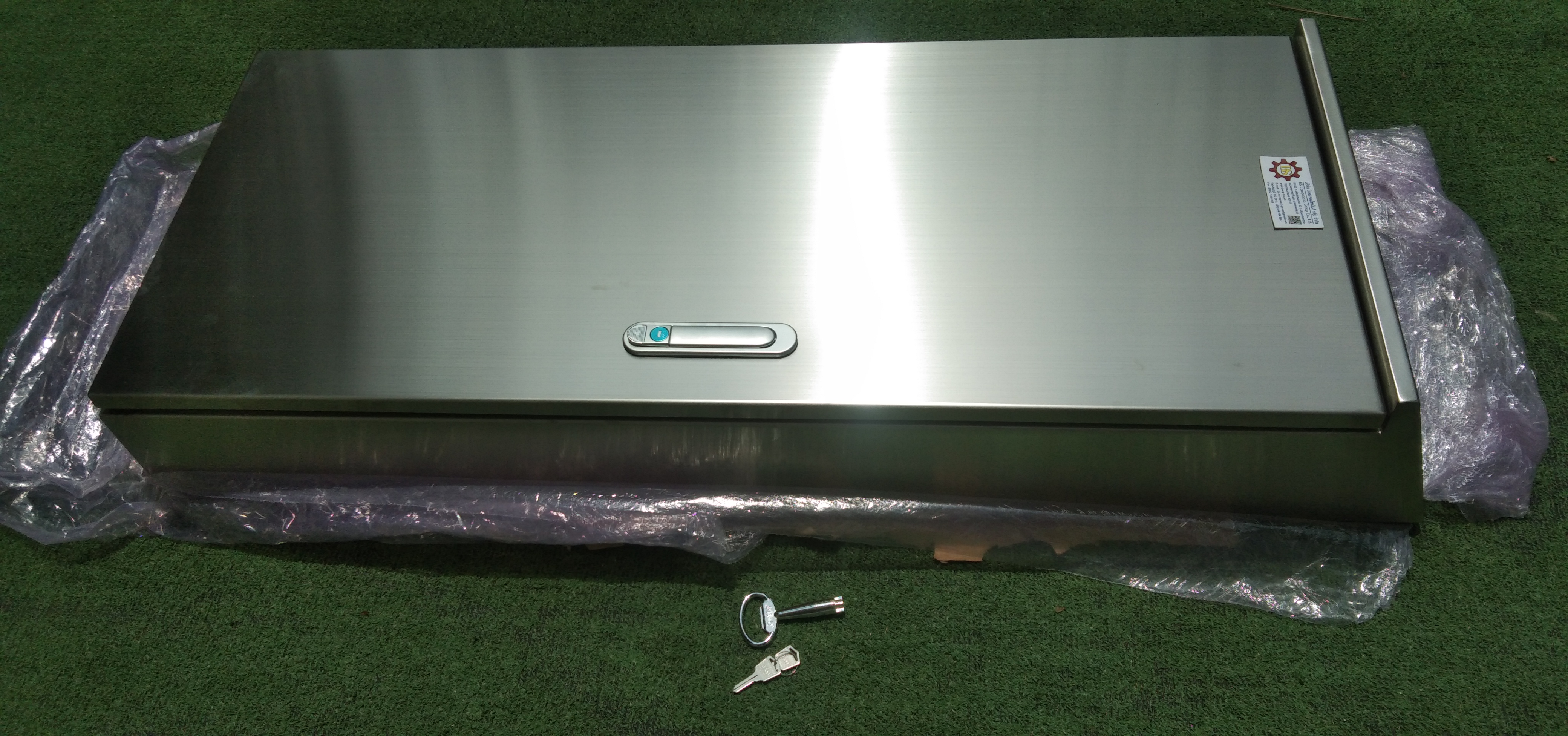 LOAD CENTER 250A ตู้สแตนเลส 304 มีหลังคาสโลป W450xH1050xD152mm. (42ช่อง)