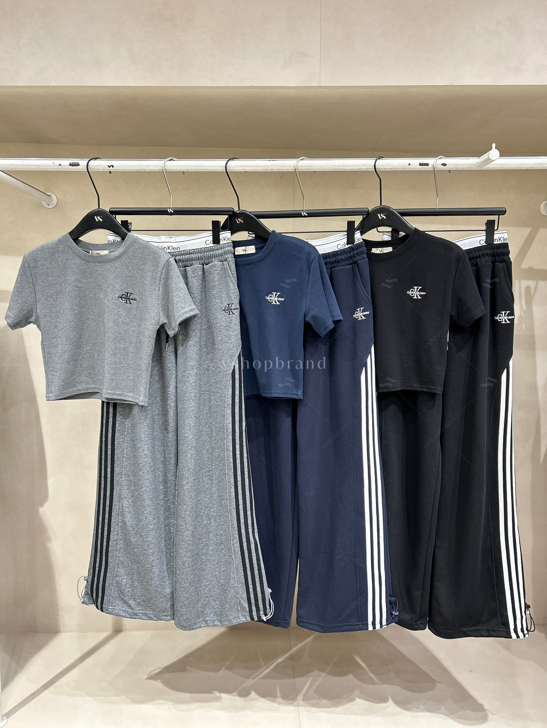 set ครอปแขนสั้นปัก ck อก+กางเกงขายาว
