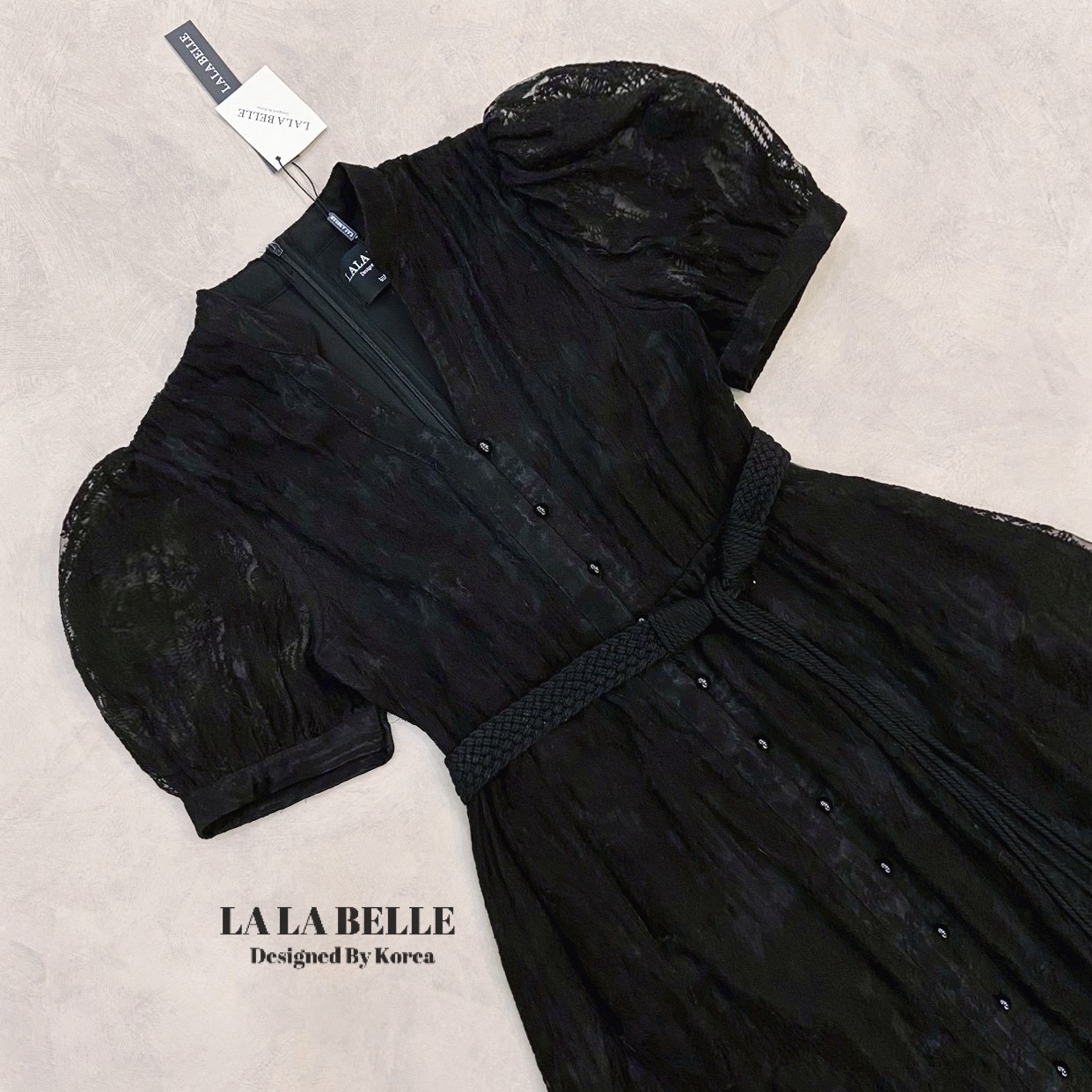 แม็กซี่เดรสลูกไม้ปักทั้งชุด2ชิ้นเดรสคอตั้งกระดุมหน้ายาวมาพร้อมซืปหลังแขนตุ๊กตาซีทูเอวเข้ารูปกระโปรงยาวซับถึงปลายชุดใส่คู่เข็มขัดถักแต่งภู่ๆสวยมากงานคุณภาพเกรดพรีเมี่ยม1:1 คัทติ้ง และ แพทเทริน์เป๊ะ ค่ะ น่ารักฝุดๆไปเลยค้ารุ่นนี้มิกซ์กับรองเท้าส้นสูงเครื่องป