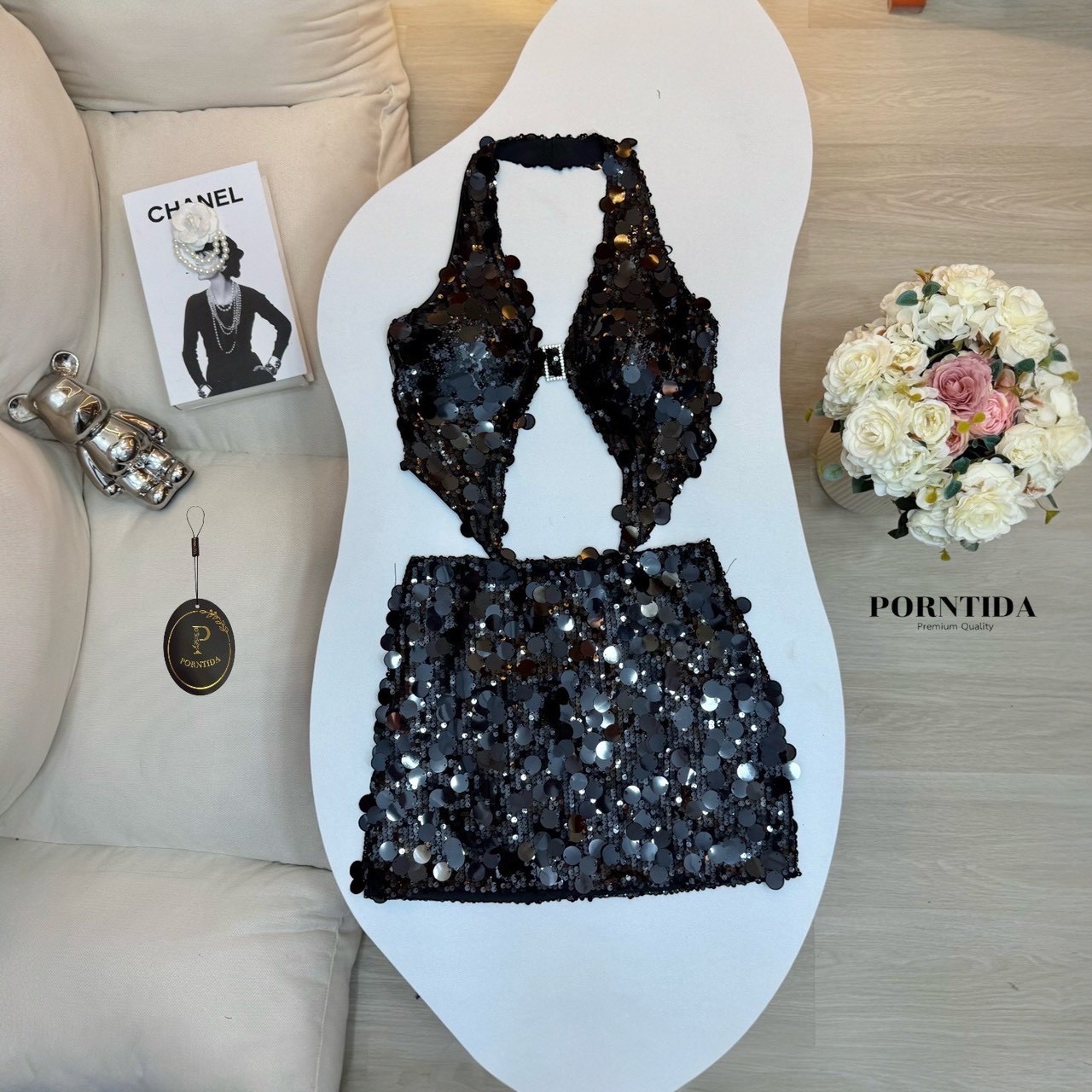 ชุดเซต 2 ชิ้น เสื้อคล้องคอเป็นงานผูกด้านหลังโชว์หลังหน้าอกเสื่อมฟองน้ำกระโปรงงานเกล็ดปลาทั้งเสื้อและกระโปรงซับในเย็บติดรุ่นนี้สวยเซ็กซี่เล่นไฟมาก