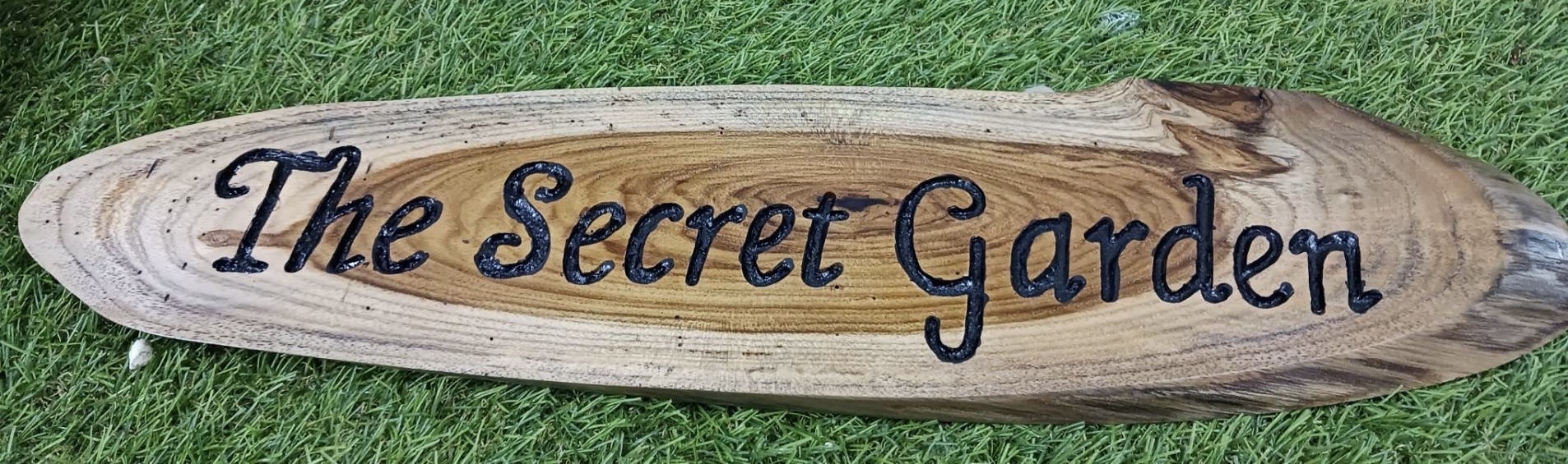 งานป้ายไม้สัก ฉลุอักษร กัดเรียบ พ่นเครือบสีธรรมชาติ ขนาดป้าย 50 x 18 cm