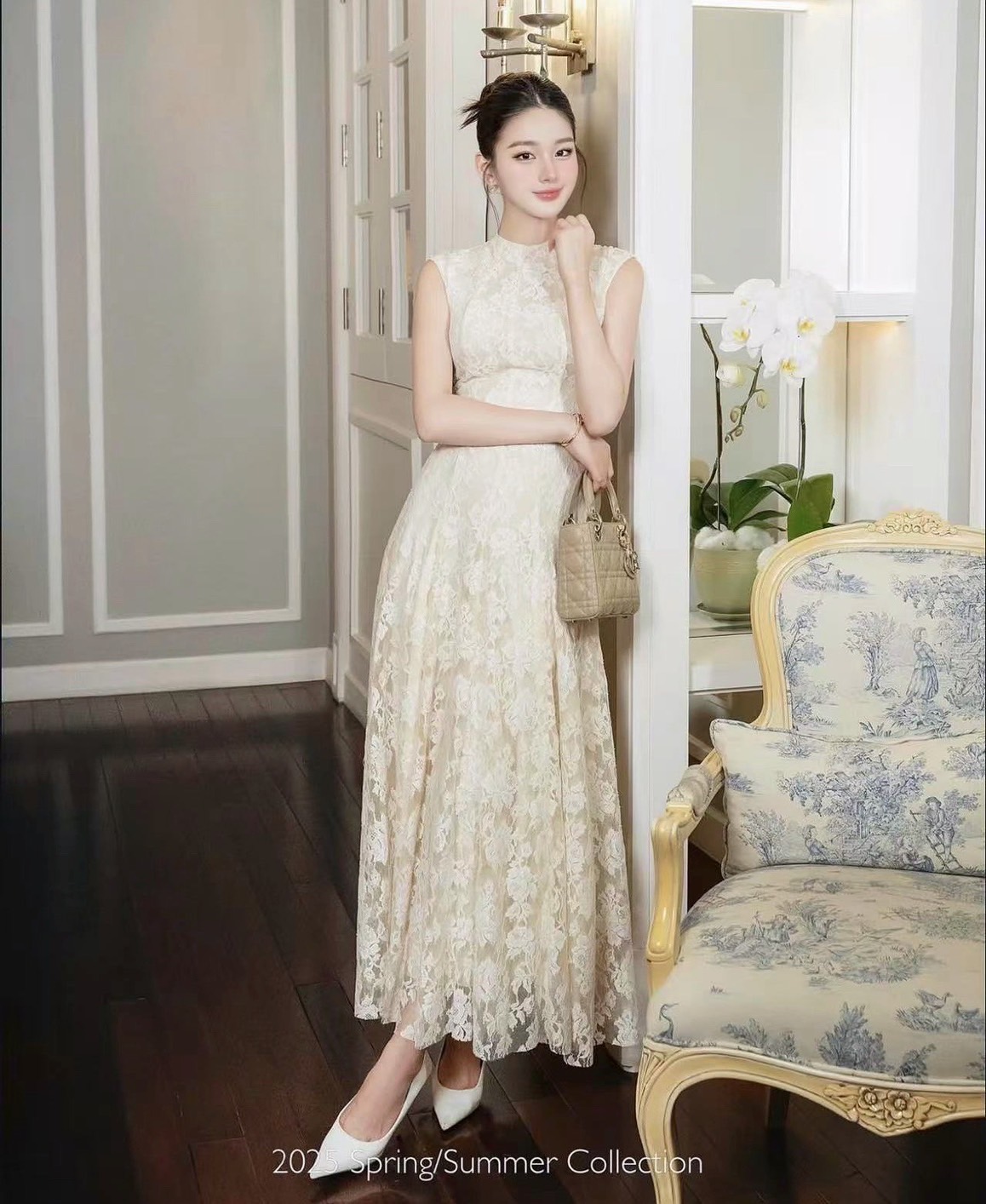 เดรสยาวลูกไม้ทั้งชุด ทรงสวยมาก ละมุนที่สุด เรียบหรูดูดี จะใส่ออกงาน งานบวช งานแต่ง ใส่แล้วดูงามสง่า เนื้อผ้าดีมากชุดมีซับใน หน้าอกมีฟองน้ำ มีซิบด้านหลัง