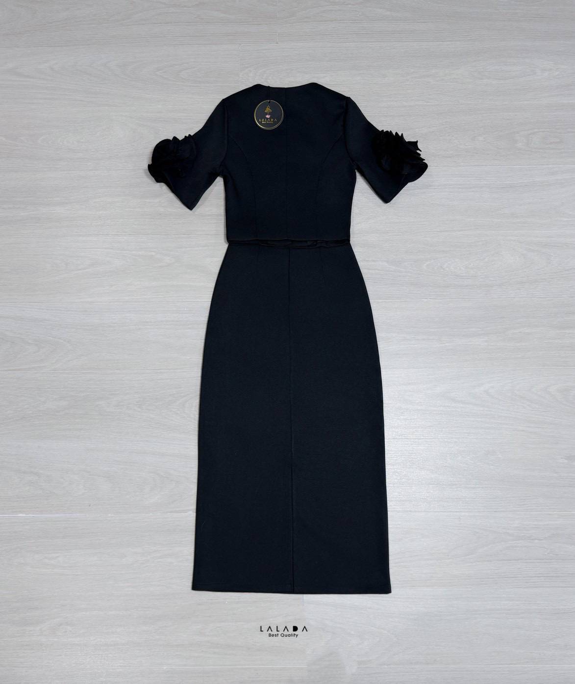 set 2 ชิ้น เสื้อดำกระดุมหน้าแต่งดอกไม้ช่วงแขน + กระโปรงยาวงานซิปหลัง ชุดดำแบบสุภาพใส่ออกงาน ใส่ทำงานได้หมดค่ะ + เข็มกลัดไว้อาลัย