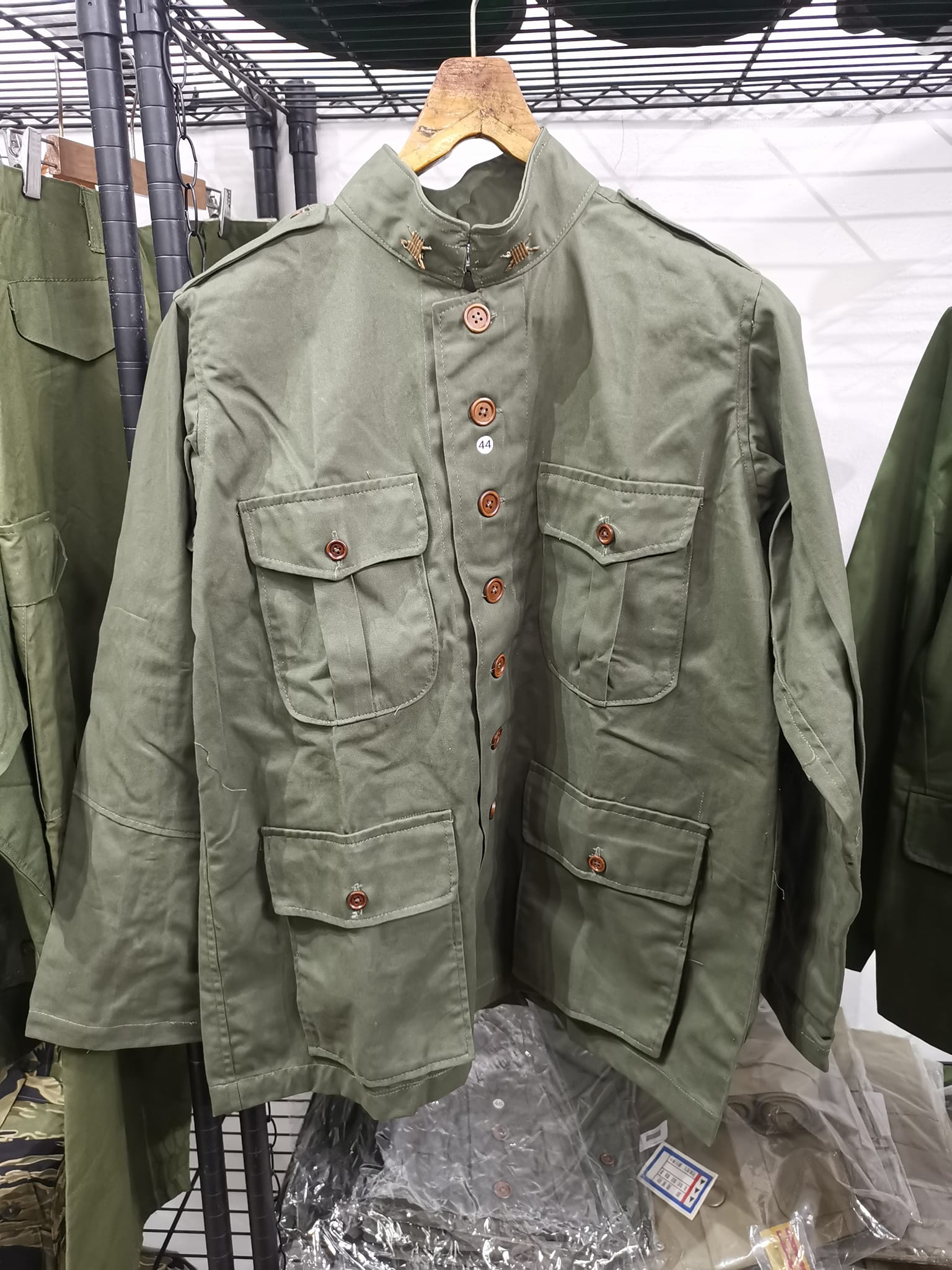 ชุดทหารไทย สงครามโลกครั้งที่ 2 + ติดเข็มคอ เสื้อ+กางเกง = 3,500 บ.