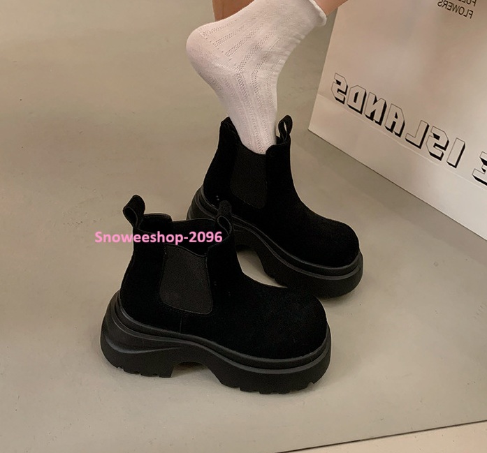 เที่ยวต่างประเทศให้ลุคปังตั้งแต่ก้าวแรก รองเท้าบูทมาร์ตินทรงสวย ใส่แล้วดูขายาวเพรียว แมตช์ง่ายทุกลุค กันน้ำ เดินสบาย เพิ่มความสูงแบบเนียน ๆ เที่ยวได้ทั้งวันไม่ปวดเท้า มี 4 สี | ไซส์ 35-40