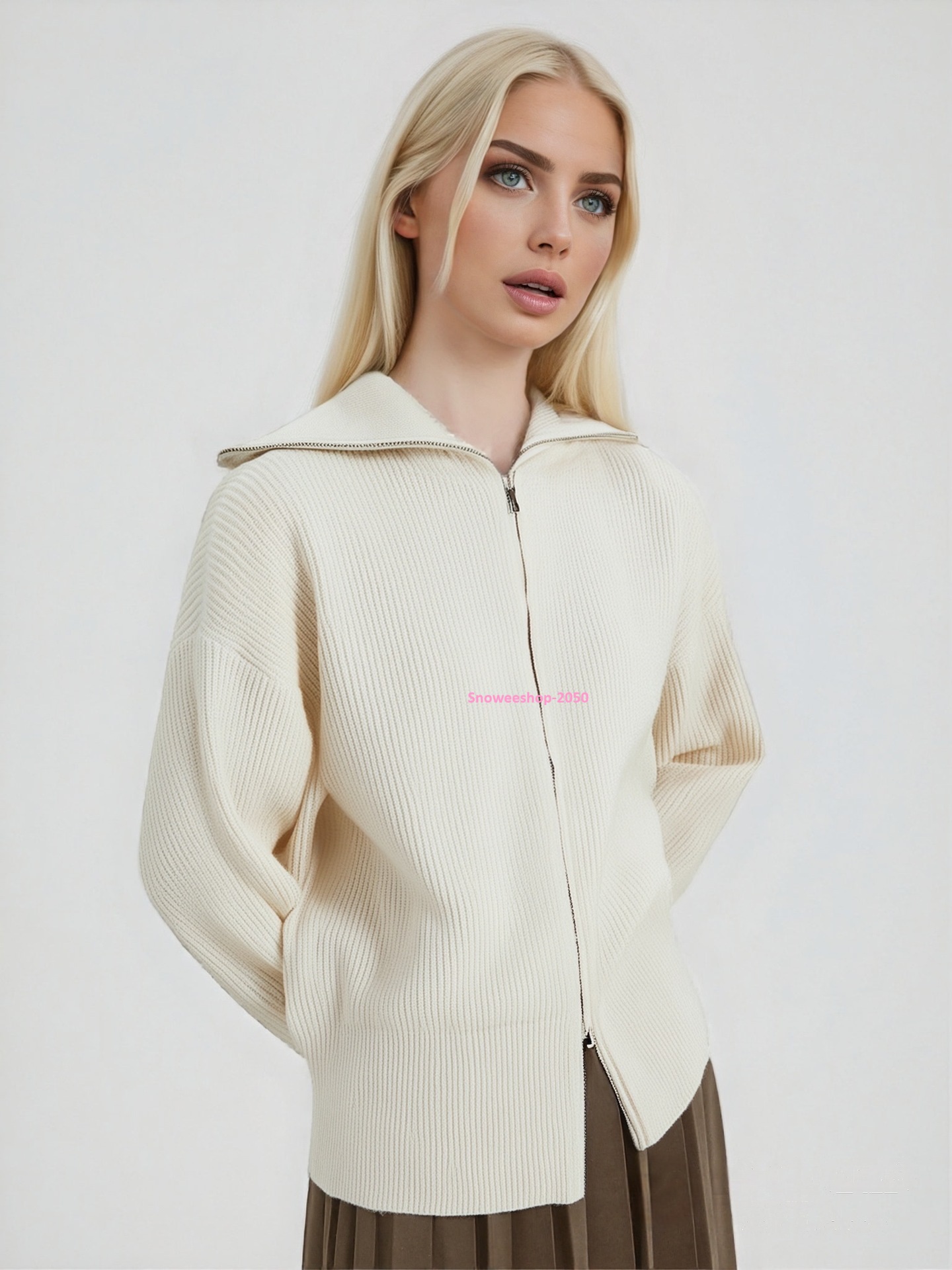 เรียบแต่ดูแพง สเวตเตอร์ผู้หญิงโทนสีพื้นสไตล์ยุโรป-อเมริกา ดีไซน์ ปกบาน + ซิปคาร์ดิแกน ใส่ง่าย แมทช์ได้ทุกลุค ถักหนานุ่ม อบอุ่นกันหนาว มีให้เลือกถึง 5 สี คลาสสิคทุกโทน ฟรีไซส์ ใส่สบาย ไม่อึดอัด จะใส่ชิลล์ในเมืองหนาว หรือเที่ยวต่างประเทศ ก็ คุมโทนแฟชั่นได้แ