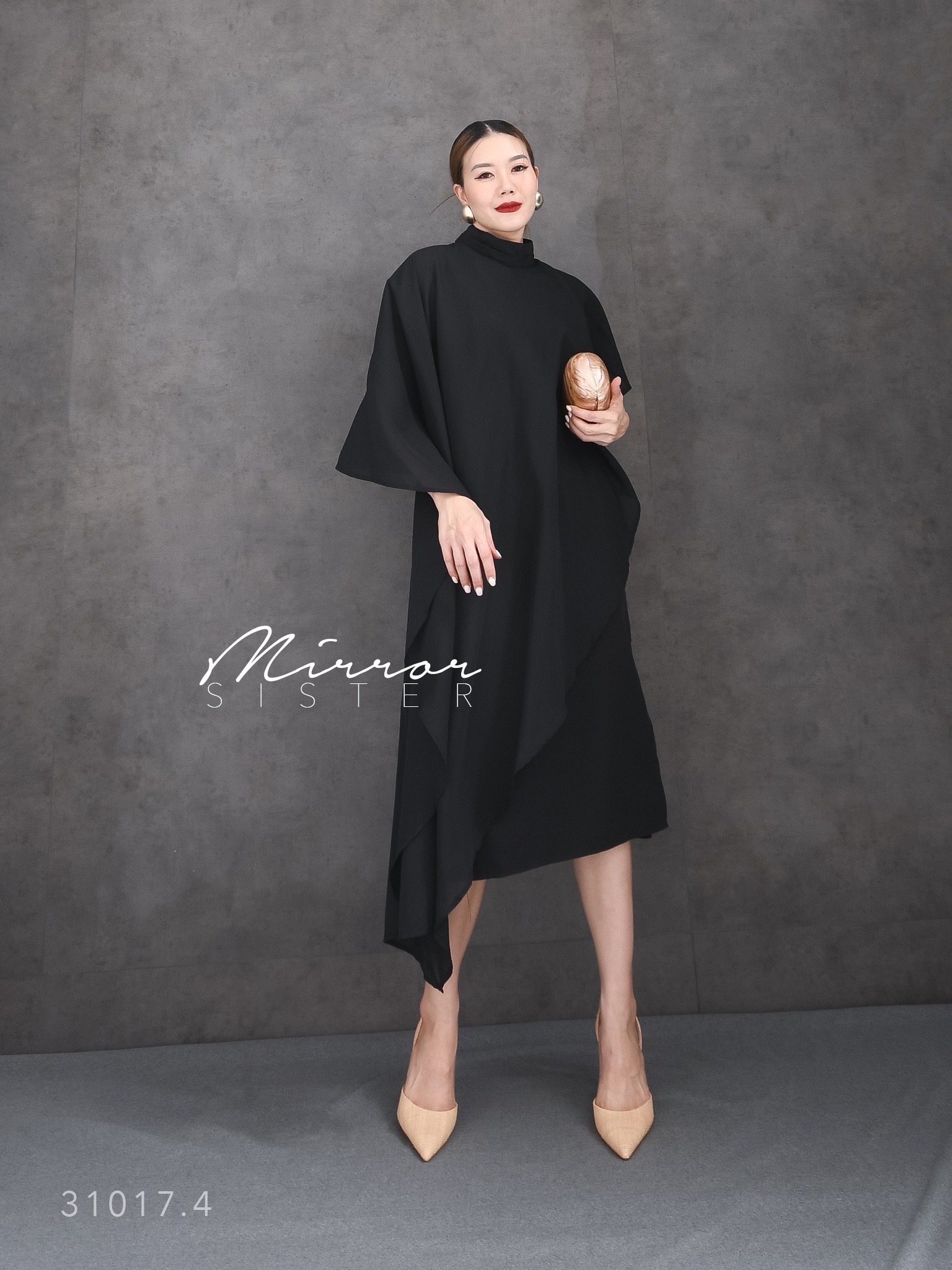 MiRRoRSiSTER's LoLo S. DReSS•• เซ็ทเดรส2ชิ้น สวยอลัง ชิ้นในเป็นเดรสแขนกุดทรงสวยเป๊ะมาก ช่วงเอวแต่งตีเกร็ดเพื่อความมีสัดส่วน ช่วงล่างเป็นกระโปรงทรงสอบผ่าข้าง ใส่สวยดูผอมเพรียว ชิ้นนอกเป็นงานคลุมไหล่ ช่วงอำพรางต้นแขนและด้านหลัง