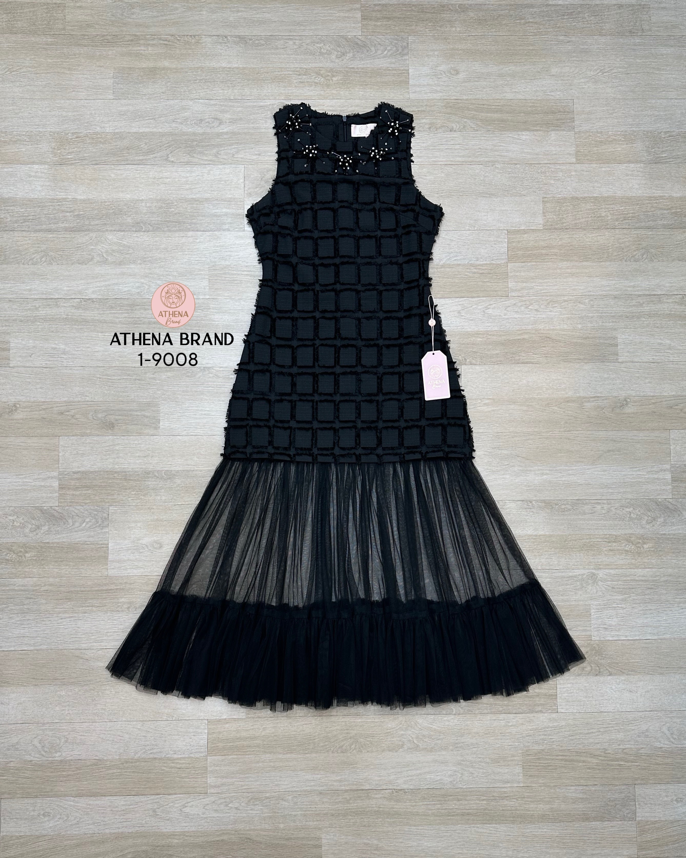 Maxi Dress ดีไซน์สุดเก๋แต่งดอกไม้3Dสวยหรูหราโดดเด่น ตัดต่อแต่งผ้าตาข่ายใช้ผ้าเยอะมากๆ เนื้อผ้าดี๊ดีมีTexture งานมีซับใน สวมใส่แบบซิปด้านหลัง สวยสร้างเรื่องสามารถใส่ออกงานได้เลยค่า #Athenabrand #ป้ายAthena #เสื้อผ้างานป้าย #ชุดเดรส #ชุดกระโปรง #ชุดไปเที่ยว