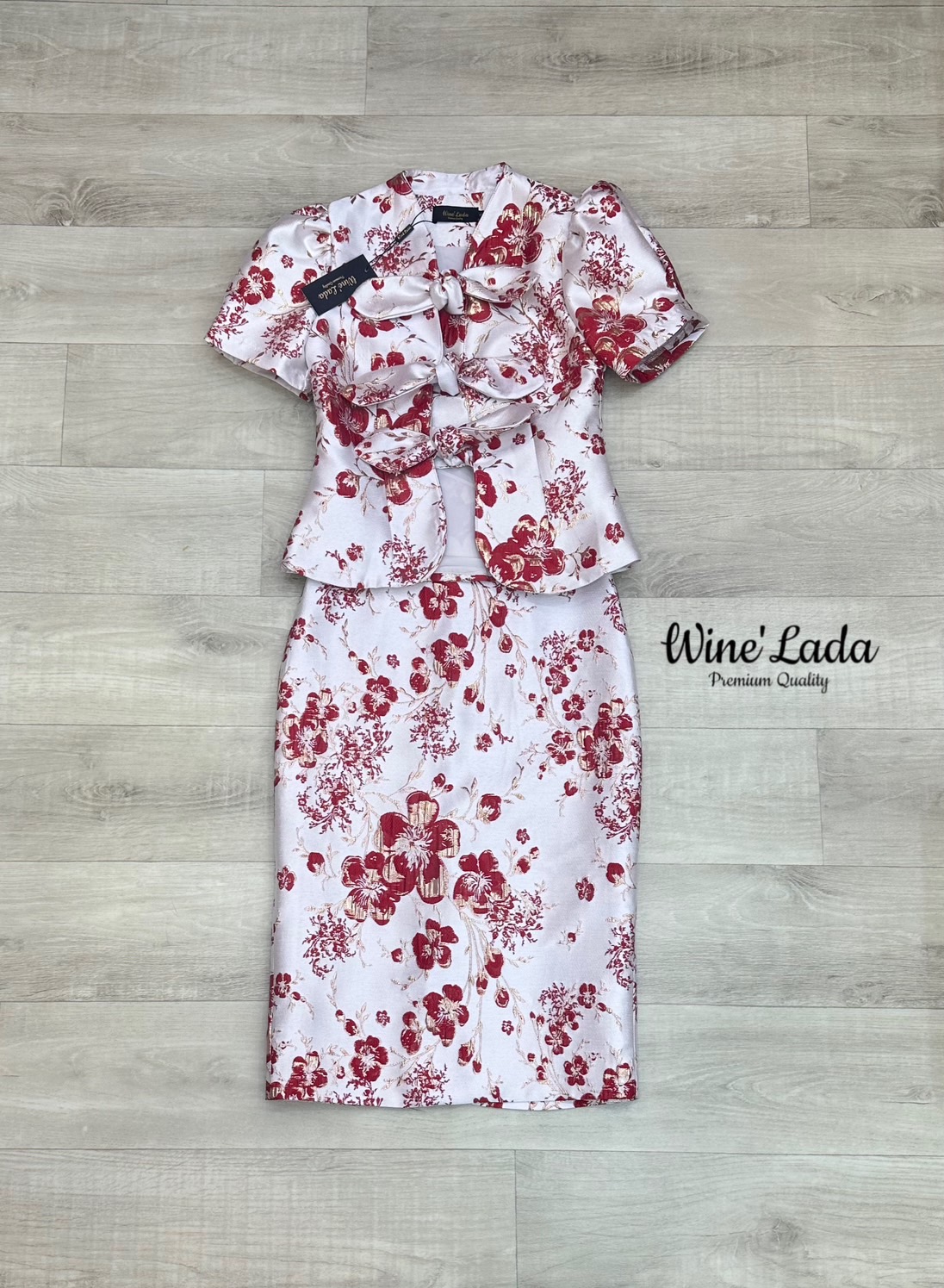 Set 2 Pcs. เซ็ทเสื้อแขนสั้น ดีเทลสามารถผูกโบว์ด้านหน้าได้ มาพร้อมกระโปรงทรงสอบเนื้อผ้าเข้าเซ็ท เซ็ทนี้โคตรคุ้มค่ะ ใช้ผ้า jacqua ทั้งตัว ทรงสวยมากค่ะ เป๊ะและเข้ารูป ใส่แล้วผอมเพียว ซับในทั้งตัว ใครได้ลองแล้วจะหลงรักค่าา รับรองคุ้มเว่อร์ งานสวยมากค่ะ #Wine&
