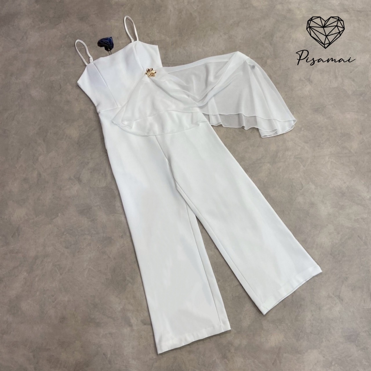 จั้มสูมสายเดี่ยวขายาว มาคู่กับซีทรูตัวสั้นคลุม และเข็มกลัดดอกไม้อะไหล่ทองแยกชิ้นได้ สามารถใส่แมทได้ตามใจชอบ สวย หรู ลูกคุณมากๆค่า รุ่นนี้ควรค่าแก่กสรเก็บต้องมีเลยค่า