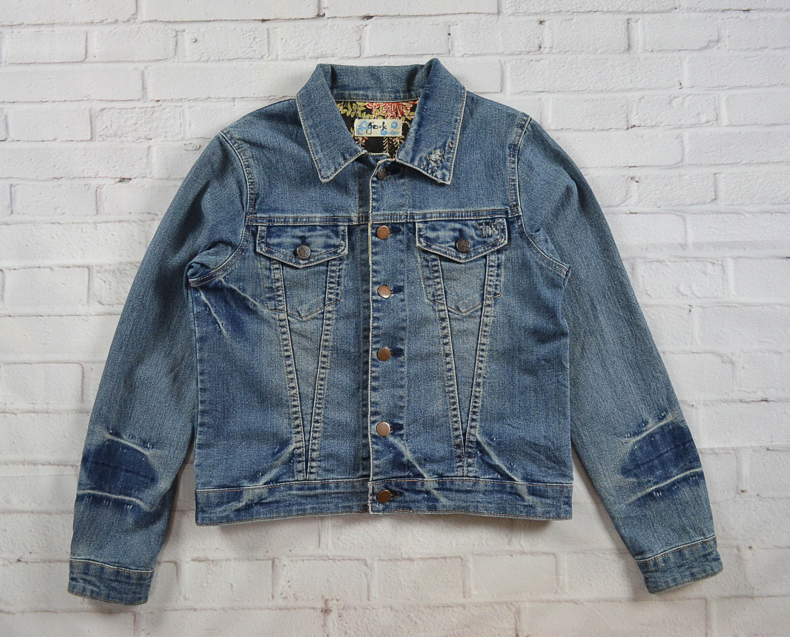 JEANS อกจริง36' (S) เสื้อแจ็คเก็ตยีนส์ เสื้อยีนส์แขนยาวหญิงชาย เนื้อผ้านุ่ม ไม่แข็งใส่สบาย ลายปักรูปปลาข้างหลังสวยมาก