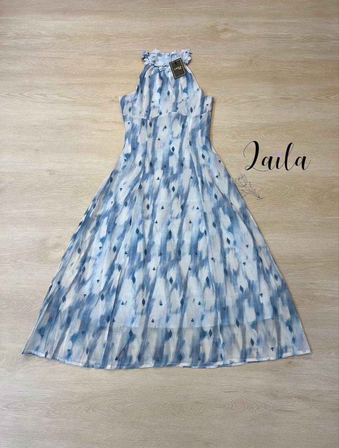 เดรสยาวทรงปล่อยๆใส่สบายผ้าชีฟองเกาหลีพริ้วๆสวยทรงคอยูดีไซน์ดอกไม้รอบคอใส่ให้เข้ารูปสวยสุดๆเลยค่า งานนี้สาวกทะเลต้องไม่พลาดค่า #byLaila #ชุดลายดอก #เดรสเกาหลี #เดรสลายดอก