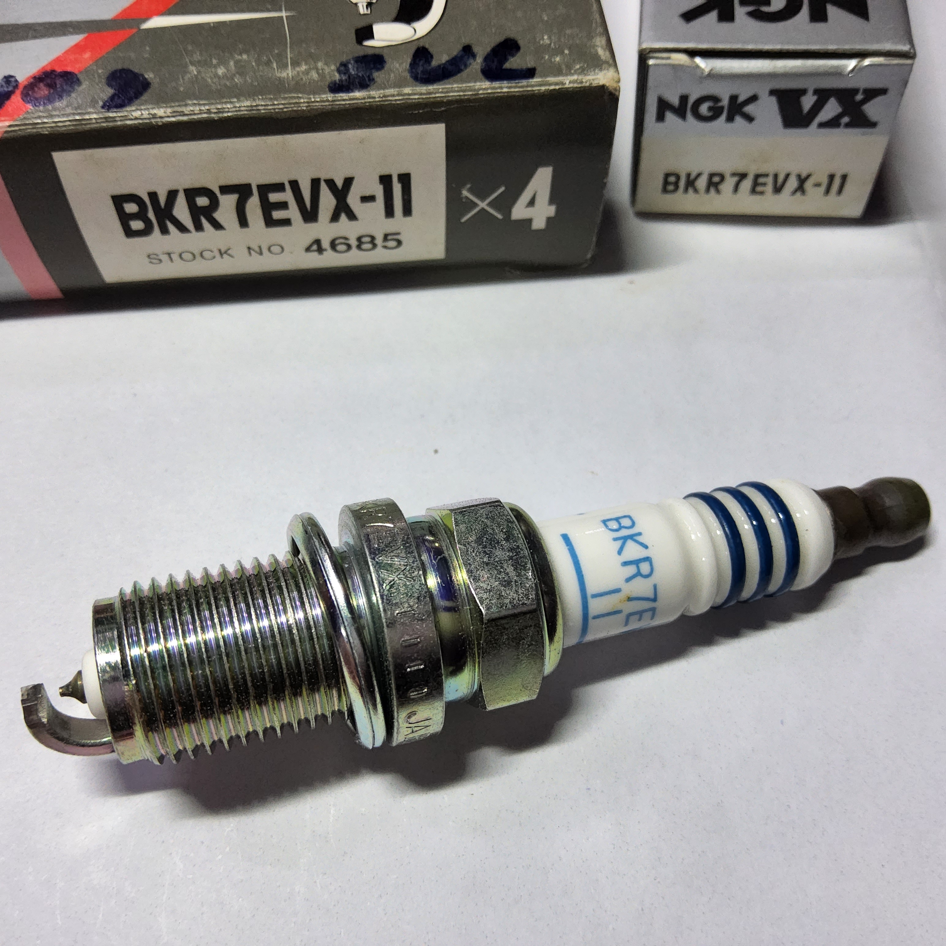 หัวเทียน NGK ( BKR7EVX-11 ) PLATINUM เกลียวยาว บ็อก NO 16 ชนิดทนความร้อนสูง ราคาตัวละ [ ระยะการใช้งาน 70000 - 100000 กม. ]