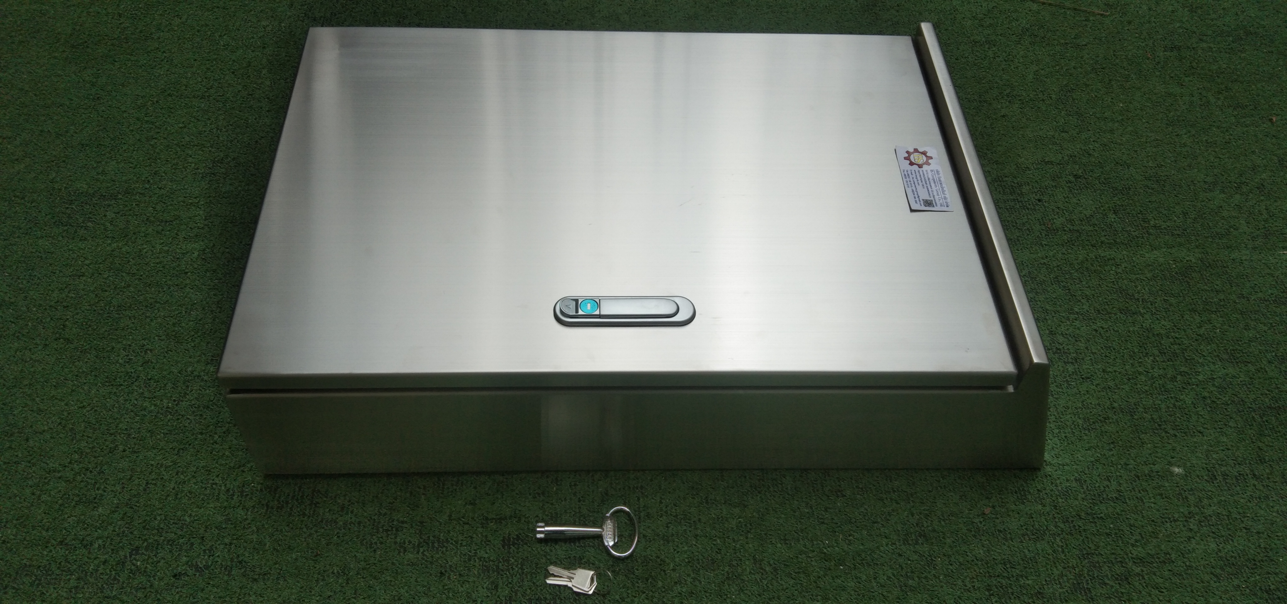 Main LUG 100A ตู้สแตนเลส 304 มีหลังคาสโลป W450xH650xD152mm. (24ช่อง)