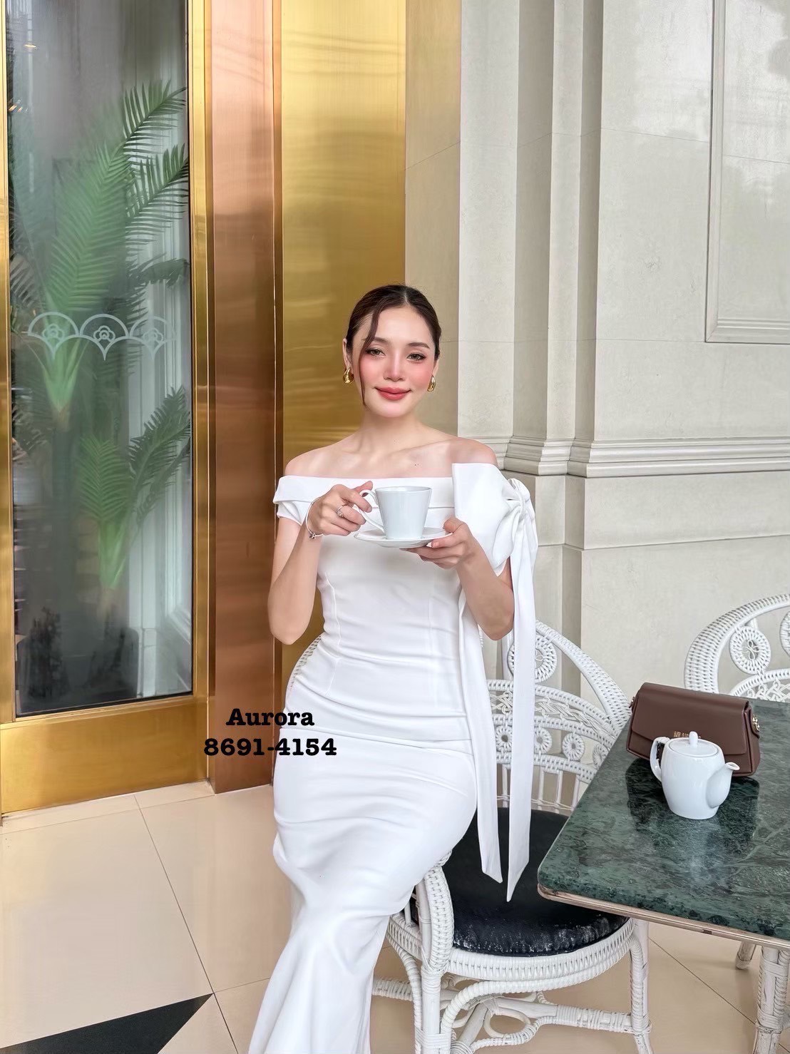 Label :: AURORA by RAMI-PAPHA เดรสเปิดไหล่โทนสีขาว สวยดูดีมีสไตล์ ด้านข้างซ้ายมือแต่งคล้ายโบว์ สวยงดงามคร่าาา งานผ้าดี๊ดี ผ้าดีมากๆ อกเสริมฟองน้ำเพื่อทรงสวย มีซับใน มีซิปหลัง