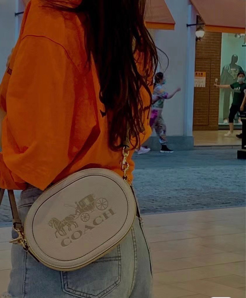 กระเป๋าสะพายไฮโซน่ารักเก๋ๆ ทรงกล่องกลมแบรนด์เนมโค้ชสีดำแดง COACH Camera Bag In Colorblock ((C4056//C4156))