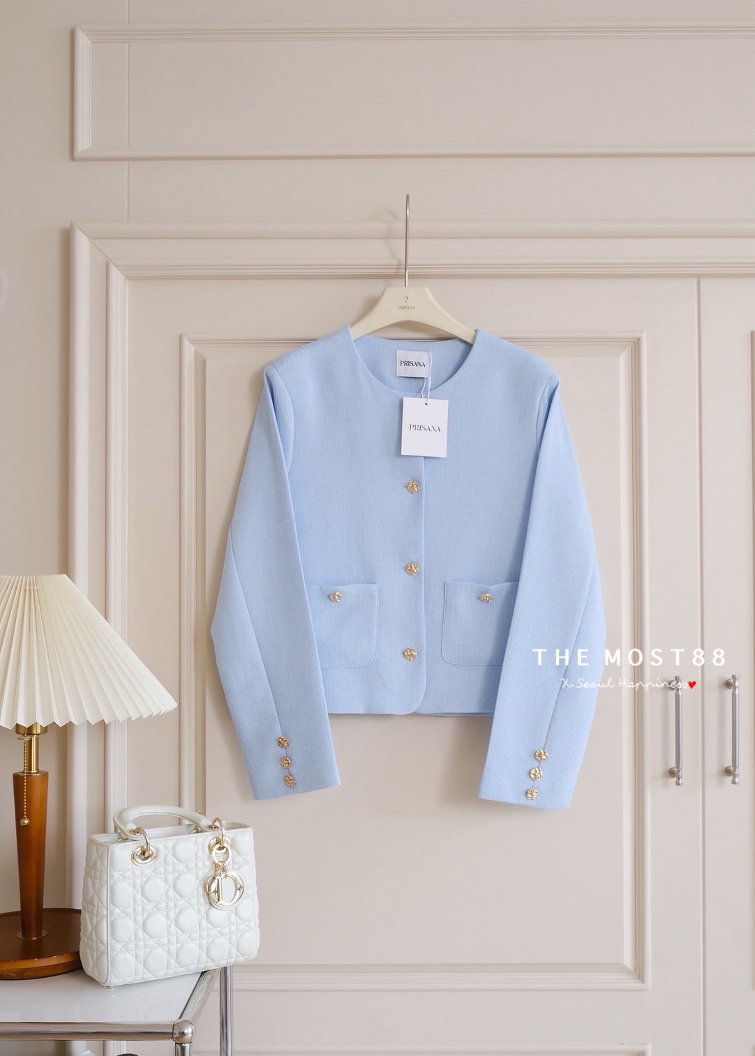 เสื้อคลุมสไตล์สูท งานผ้าทวีตเกรดแพง ใส่ไม่คันระคายผิว ตัดเย็บซับในแบบเดียวกับงานเบลเซอร์เกรดห้าง ดีเทลแต่งกระดุมโลหะสีทองสวยติดแกรม โอ้โหพลาดไม่ได้คร่าา งานจริงสวยเกินปกมากก