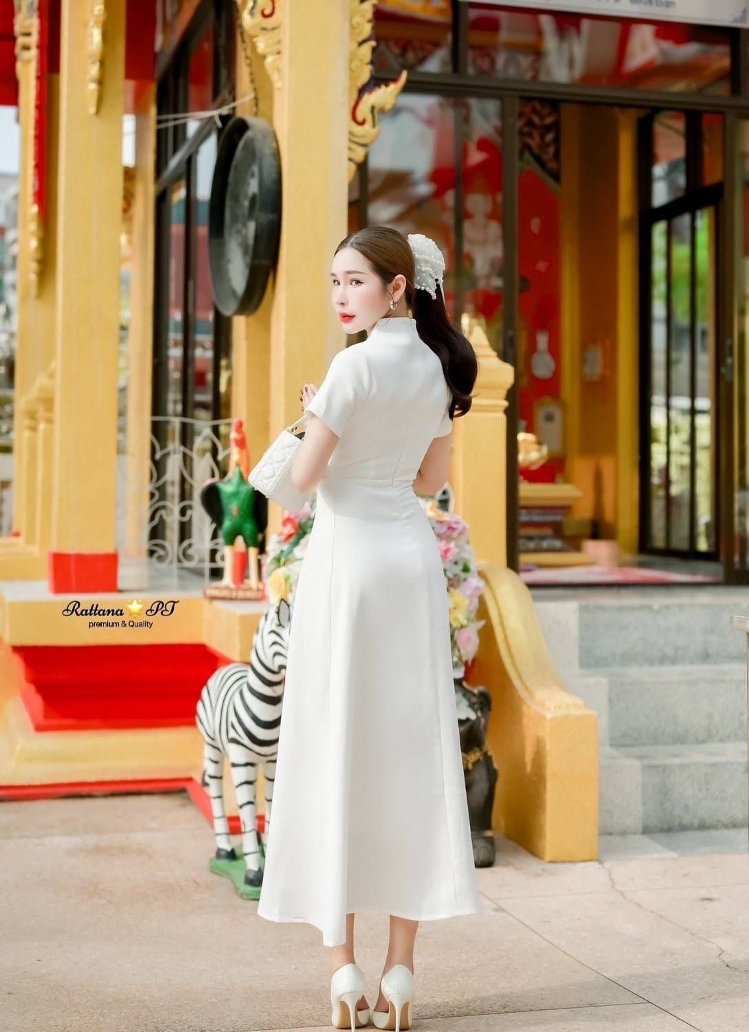 ชุดเดรสยาวสีขาวทรงสวยมาก สวยหรูดูแพง หน้าอกมีฟองน้ำ ชุดมีซับในอย่างดี เนื้อผ้าดีมากค่า ชุดมีซิบด้านหลัง ใส่ออกงาน งานบุญ งานบวช งานแต่ง #Rattana🌟PT #งานเลี้ยง#ชุดสีขาว #ชุดทำบุญ#งานบวช