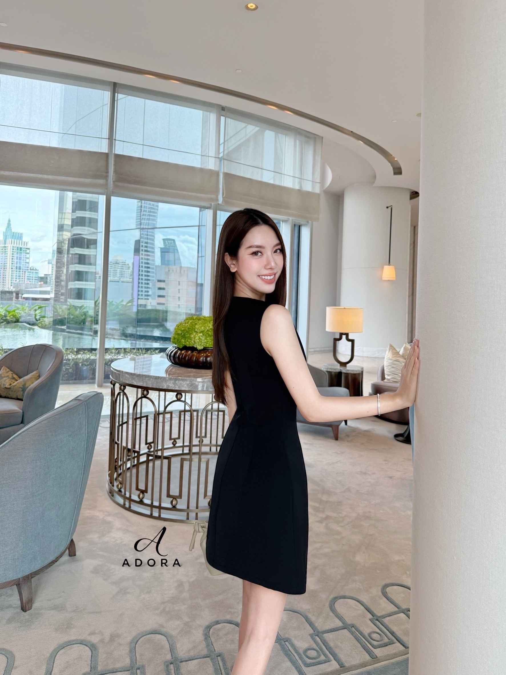 มินิเดรสดีไซน์น่ารักๆใส่ง่ายๆในช่วงนี้ แนะนำตัวนี้เลยค่ะ สาวๆ อโดร่า มินิเดรส ดีไซน์แขนกุด แต่งอะไหล่ช่วงอก ตัวเดรส ใช้ผ้าโพลีเอสเตอร์