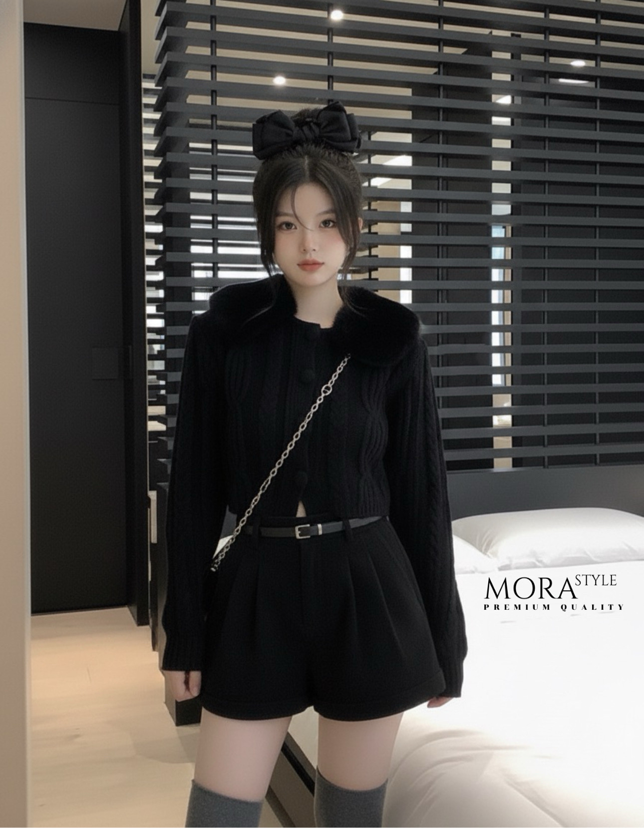 เซ็ต 2 ชิ้น เสื้อคาดิแกนไหมพรมแขนยาวทอลายถัก แต่งเฟอร์ขนที่คอน่ารักมากกกกก ขนเฟอร์ถอดได้ มาพร้อมกับ กางเกงลูกฟูกขาสั้นมีเข็มขัดให้หนึ่งเส้นใส่แมทช์เซ็ตน่ารักมากค่ะ