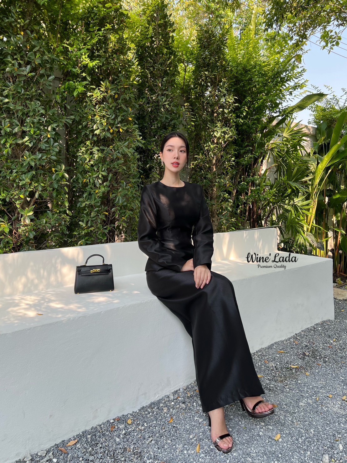 Set 2 Pcs. เซ็ทชุดไทยแบบเรียบๆเสื้อแขนยาว อกมีฟองน้ำ มีซิปด้านหลัง มาพร้อมกับกระโปรงผ้าไหม ทรงสอบเข้ารูป จะงานราช งานบุญ ได้หมดเนื้อผ้าใส่สบาย ทรงสวยมากค่ะ เป๊ะและเข้ารูป ใส่แล้วผอมเพียว กระโปรงซับในทั้งตัว ใครได้ลองแล้วจะหลงรักค่าา รับรองคุ้มเว่อร์ งานสว