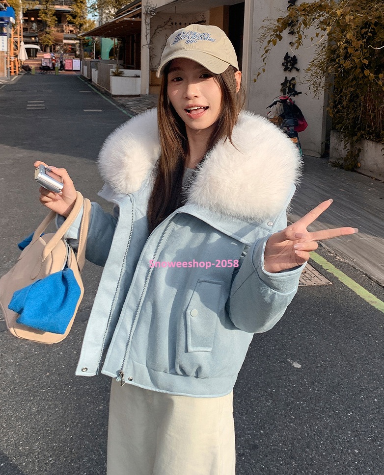 แค่ใส่ก็ได้ลุค “Luxury Winter Girl” แจ็คเก็ตดาวน์ปกขนเฟอร์ ทรงโอเวอร์ไซส์สุดเก๋ กันหนาวติดลบได้จริง ใส่ถ่ายรูปก็สวยปัง! มี 6 สี เลือกแมทช์ได้ทุกสไตล์