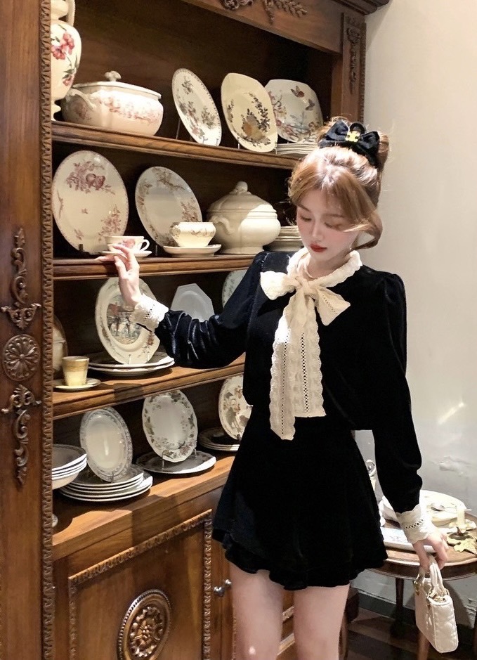Set เสื้องานคล้ายสักกะหลาด สวยหรูหรา งานผ้าดี๊ดี งานแต่งแถบลูกไม้ผ้าฉลุ ทรงปล่อยๆ ใส่สบายๆ ด้านหน้ามีกระดุมใช้งานได้จริง