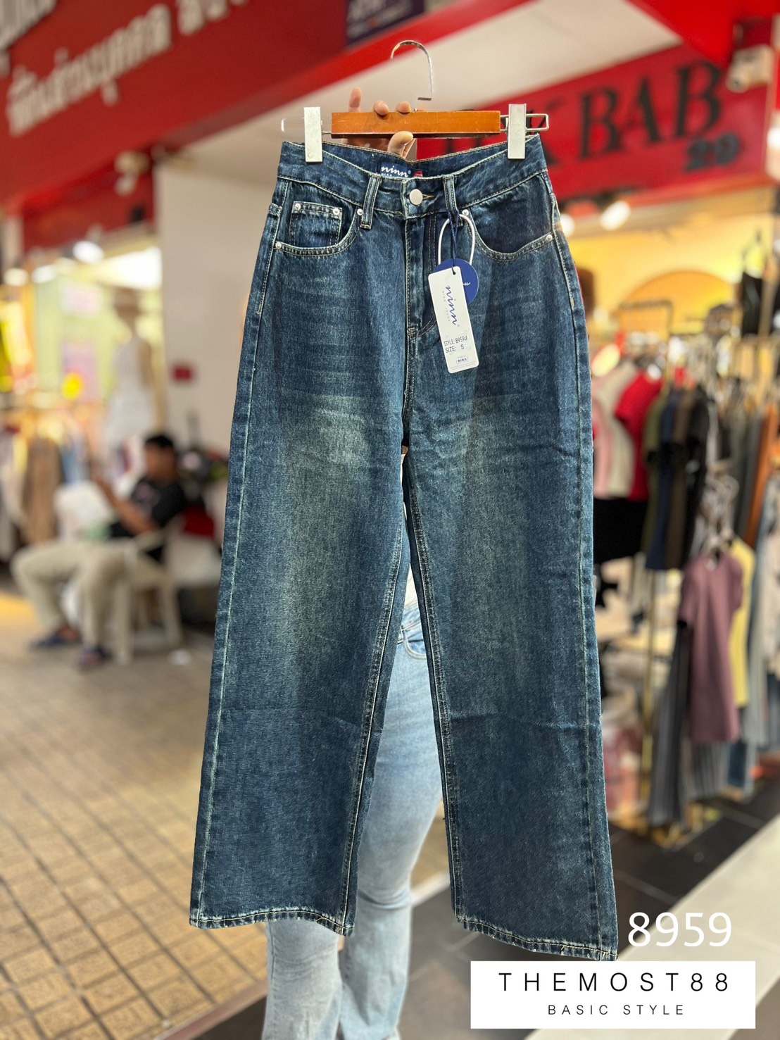 #8959 กางเกงยีนส์ทรงกระบอกเอวสูงผ้าไม่ยืด งานเรียบๆ ใส่แมชได้ทุกโอกาส งานผ้าฟอกสีสวยผ้าเนื้อดีเป็นทรงสวย เอวสูง ปลายขาเย็บ