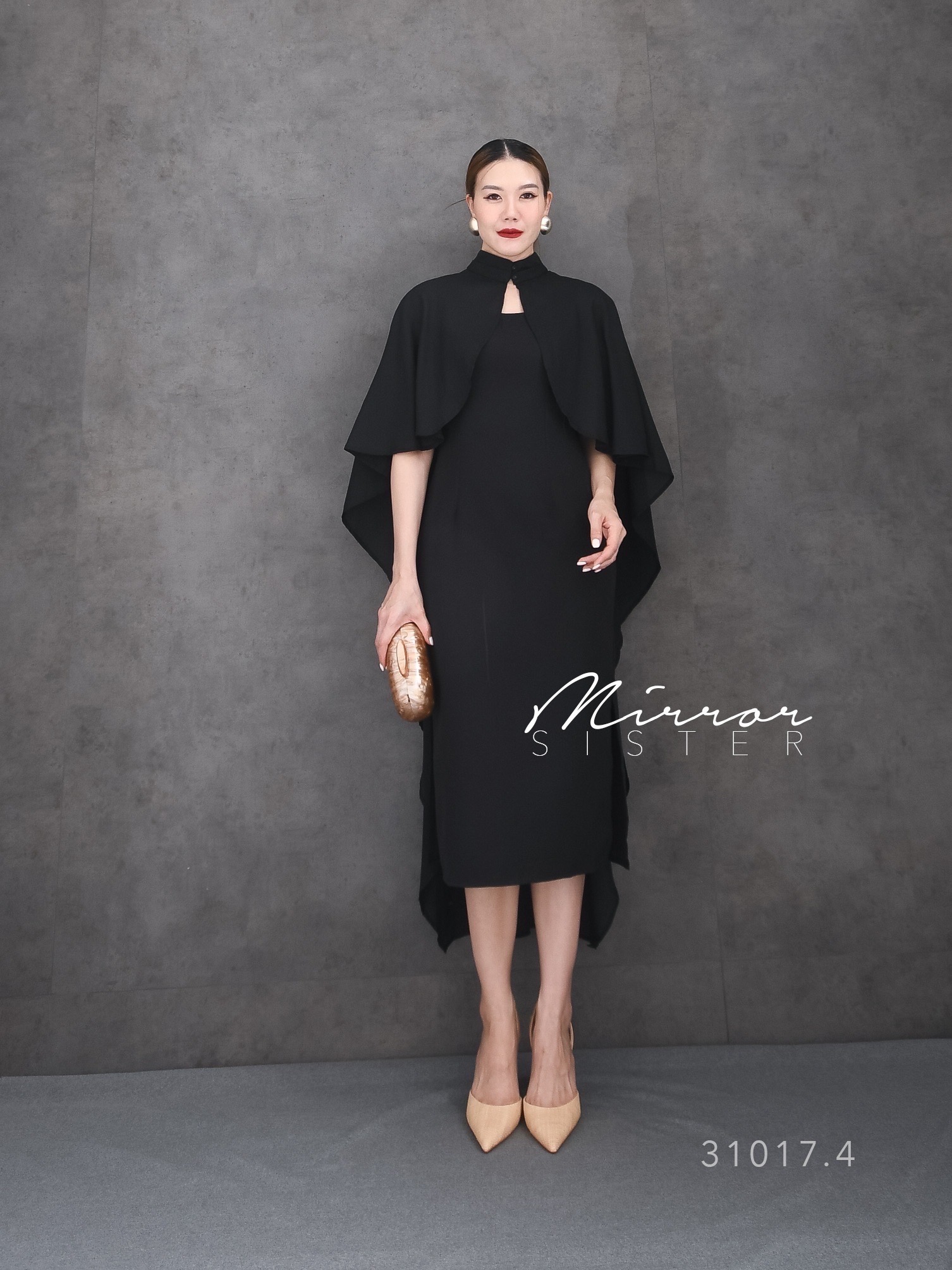 MiRRoRSiSTER's LoLo S. DReSS•• เซ็ทเดรส2ชิ้น สวยอลัง ชิ้นในเป็นเดรสแขนกุดทรงสวยเป๊ะมาก ช่วงเอวแต่งตีเกร็ดเพื่อความมีสัดส่วน ช่วงล่างเป็นกระโปรงทรงสอบผ่าข้าง ใส่สวยดูผอมเพรียว ชิ้นนอกเป็นงานคลุมไหล่ ช่วงอำพรางต้นแขนและด้านหลัง