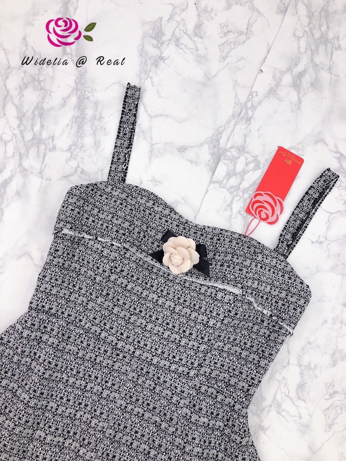 BRAND :: AMY Detail >> Dress เดรสสายเดี่ยวแสนสวย รุ่นนี้ไฮโซมากแม่ งานเรียบแต่หรู ลวดลายของผ้าสวยดูดีดูแพง เป็นผ้าทออย่างดีนะคะ