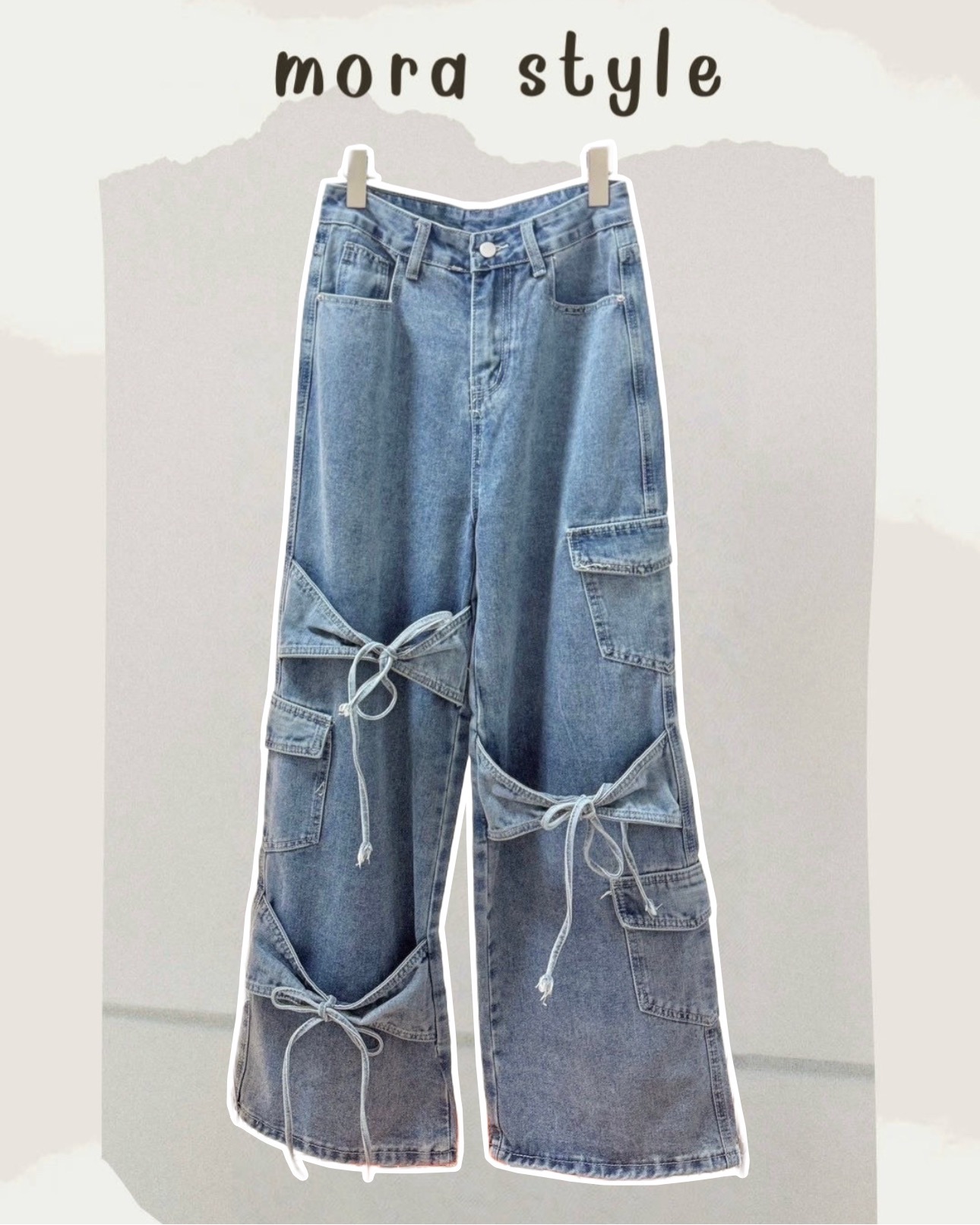 กางเกงยีนส์เอวสูงขากระบอก มีกระเป๋าข้าง แต่งโบว์ผูกด้านหน้า งานน่ารักมาก ใส่แมทง่าย แต่งได้หลายแบบ มีติดตู้ได้ใส่แน่นอนค่าาา
