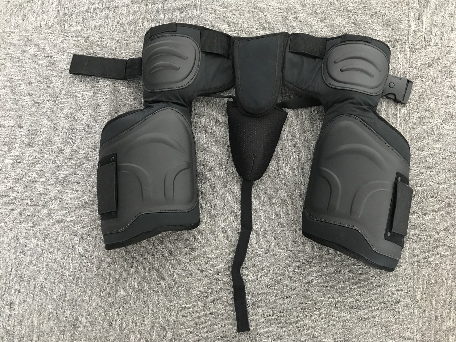 สนับขาบน Anti Riot Suit ชุดปราบจราจล ชุดป้องกับบุคคล ชุดนิรภัย ชุดควบคุมฝูงชน