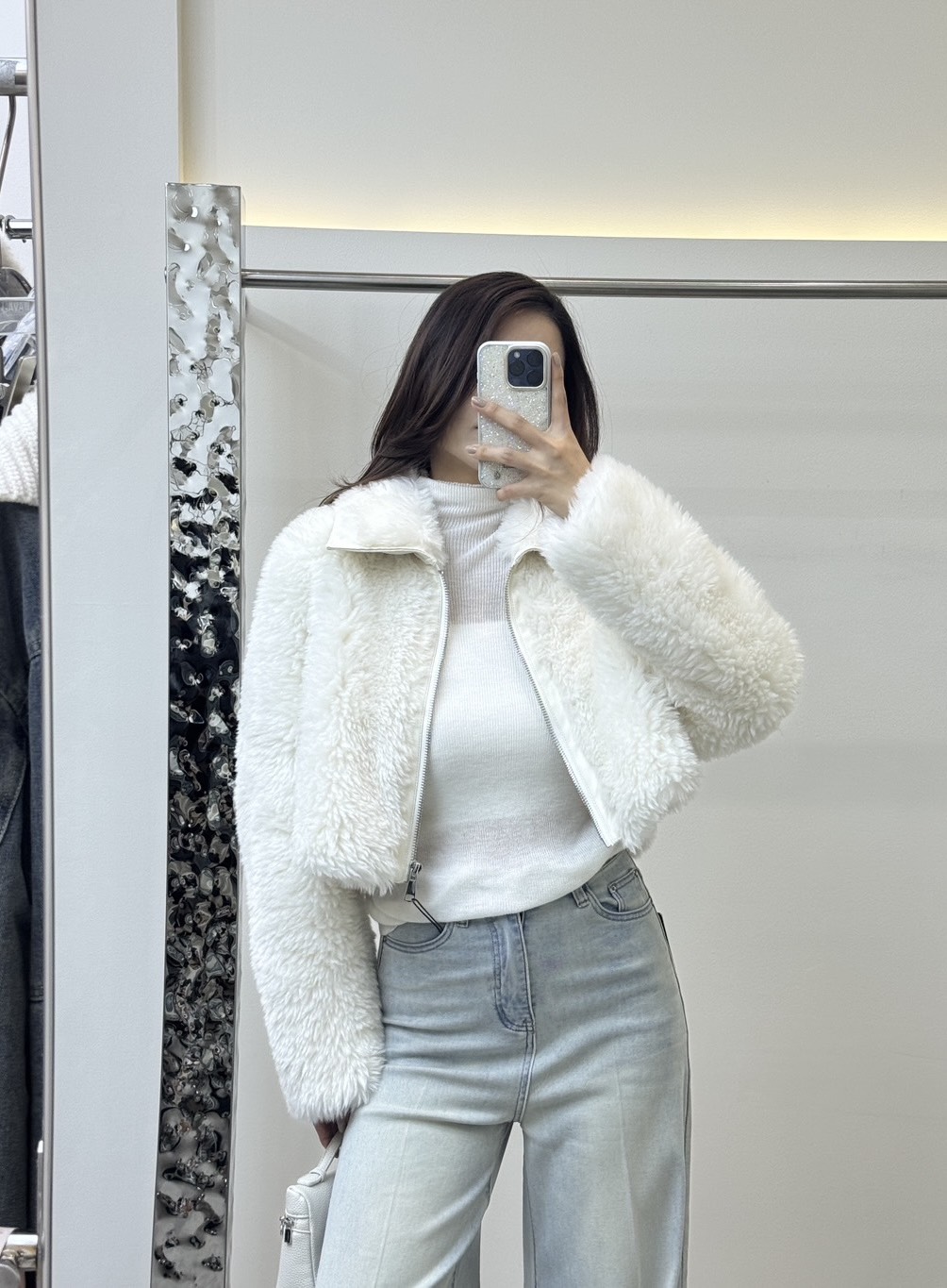 แจ็คเก๊ตเฟอร์แขนยาวคอปก ✔ ดีเทลซิปหน้ายาว ด้านในเป็นผ้าหนังกลับ ✔ ขนเฟอร์นุ่ม ใส่เที่ยวอากาศหนาวได้เลยค่า