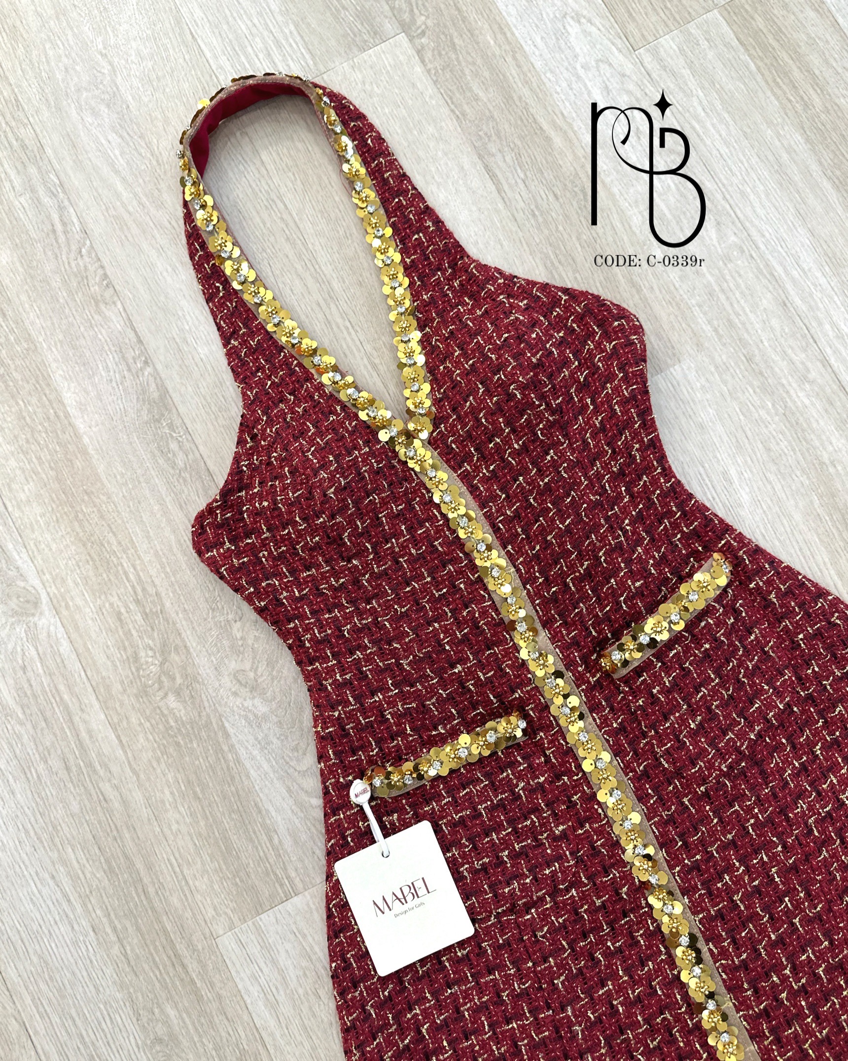 มินิเดรสคล้องคอทวิสทรงเปิดหลัง ดีเทลโครตหรูหรา มีช่องกระเป๋าด้านหน้า ชุดมีฟองน้ำและซับในทั้งตัว สวยมาก งานแฟชั่นสุดปัง งานจริงสวยจึ้ง ผ้าดีสุดๆ คอนเฟริมเลยค่ะ🖤 #BRANDMABEL #งานป้ายmabel