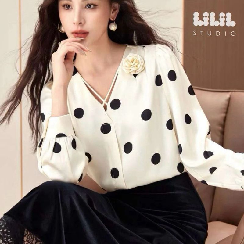 เสื้อซาตินลายจุด ใส่สบายมาก งานคุณภาพใส่สวย อินๆ ต้องมีนะคะสาวๆ