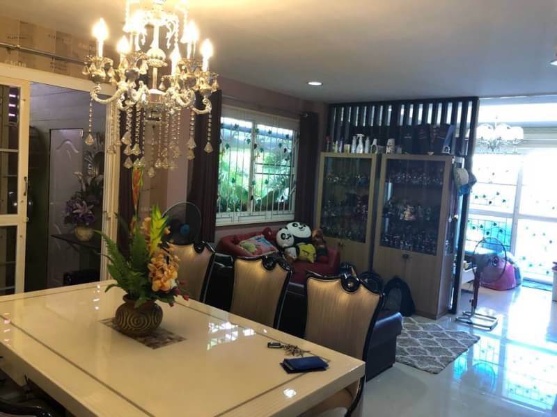 ขายด่วน บ้านเดี่ยวต่อเติมสวยงามทั้งหลัง พื้นที่ 51 ตร.ว ห้องใช้สอย 10 ห้อง ซอยเจริญกาญจน์ ถนนเสรีไทย 41 บึงกุ่ม