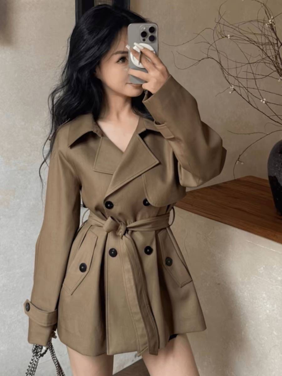 เสื้อโค้ทคลุมแขนยาวคอปก สไตล์เกาหลี มีผ้าผูกเอวใส่ เข้ารูปสวย เนื้อผ้าดีมาใส่อุ่น สบายค่ะ