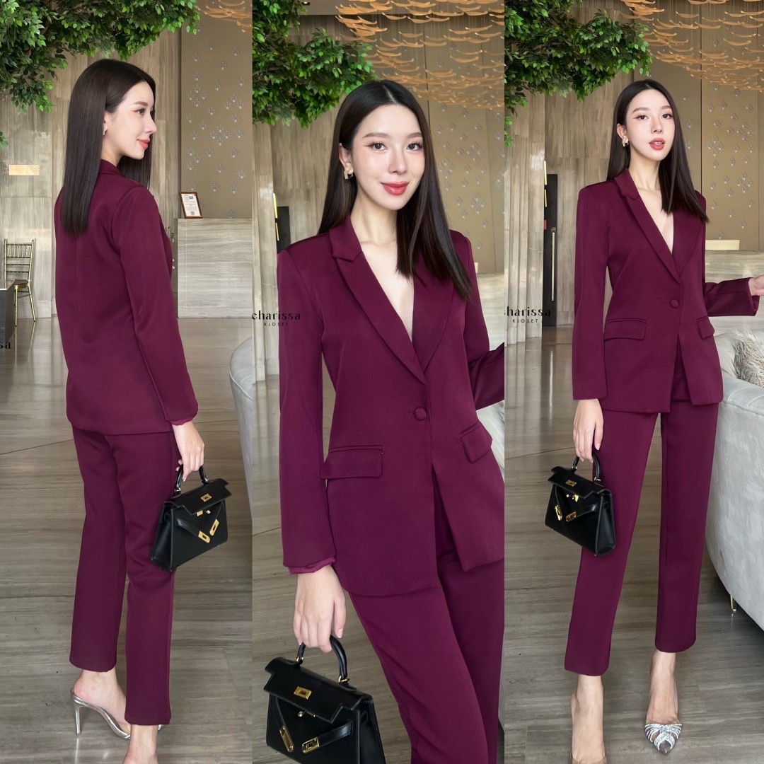 Blazer+กางเกง ผ้าดีใส่สบายมาก เสื้อสูทมีซับในอย่างดี แต่งกระดุมผ้าเดียวกับสีชุด มีซับในทั้ชุด มาคู่กับกางเกงขายาวใส่สบายๆ ไม่สม้อคนะคะ กระเป๋าใช้งานได้จริงทั้งเสื้อและกางเกงเลยค่า เสื้อสูทมีรองบ่าบางๆเพื่อให้เป็นทรงสวย จะใส่คู่กับรองเท้าผ้าใบวันสบายๆ หรือ