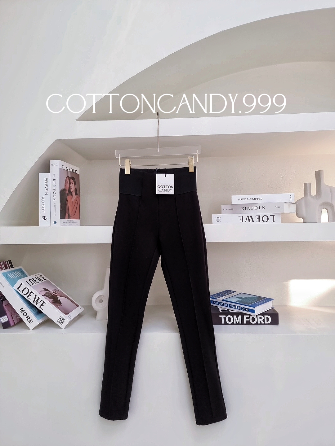 กางเกงสกินนี่ตัวโปรดของนิราเลยคร่าาาา ใส่เข้าฉากบ่อยมากกกก รุ่นนี้ผ้าคือดีสุดๆจร้าาาา ดีเทลซิปหลังด้วย ใส่ดีเก็บหุ่นเก็บทรงดีมากจร้าาาาา