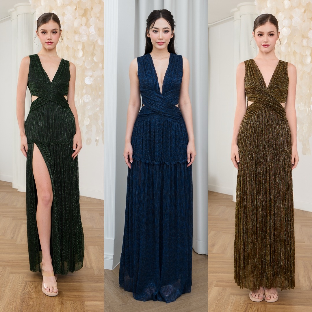 Metallic Cut Out Sleeveless Maxi Dress Label : LUXE ☑️แม็กซี่เดรสเสื้อคอวีแขนกุด ดีเทลป้ายกลางลำตัว เปิดด้านข้าง ☑️ทำจากผ้าราเม่ ผสมดิ้นเมทัลลิก อัดพลีท เนื้อนุ่ม ยืดหยุ่น ☑️มีซิปซ่อนและซับในเต็มตัวค่ะ