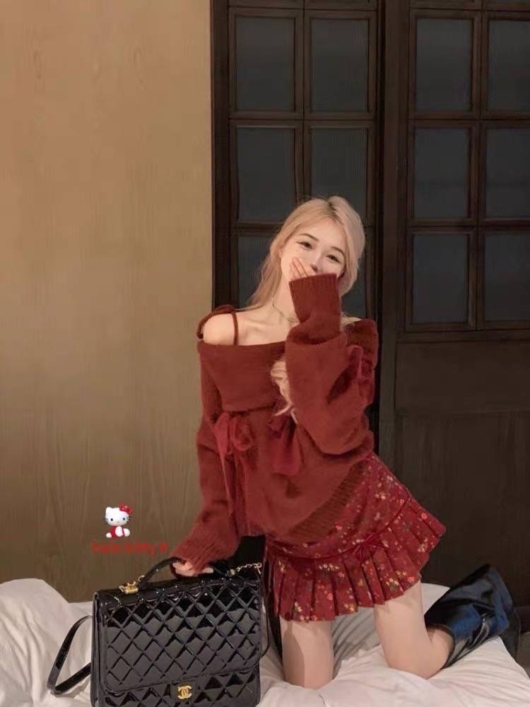 เสื้อแขนยาวปาดไหล่ แต่งโบว์ เว้าไหล่หนึ่งข้าง ผ้าไหมพรม เนื้อนุ่มใส่อุ่นสบายค่ะ