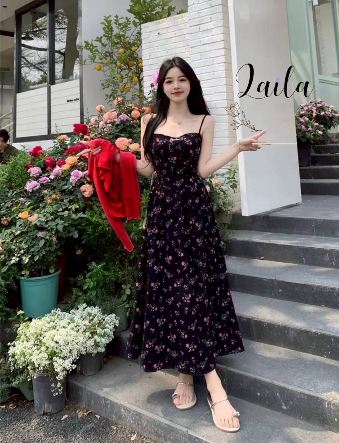 Tag:LAILA Deta:Setเสื้อคลุม+เดรสยาว เดรสยาวทรงสายเดี่ยว งานแต่งทรงช่วงอกตีเกร็ดสวยๆ พิมพ์ลายดอกไม้ทั้งตัวงายสีพรางหุ่นดีมากค่าา แอบเก๋ด้วยการแต่งผ่าหน้าขาสวยสวย