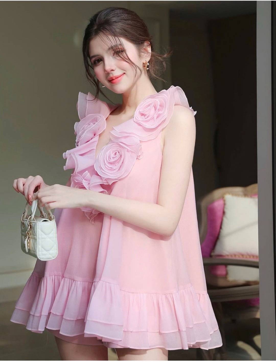 set 2 ชิ้นต้อนรับซัมเมอร์ น่ารักมากๆ เสื้อแขนกุดตอวีทรงปล่อยสีชมพู แต่งดอกไม้ที่อก มีซิปหลัง เสริมฟองน้ำ แมทช์กับกางเกงขาสั้น โทนสีเดียวกันค่ะ