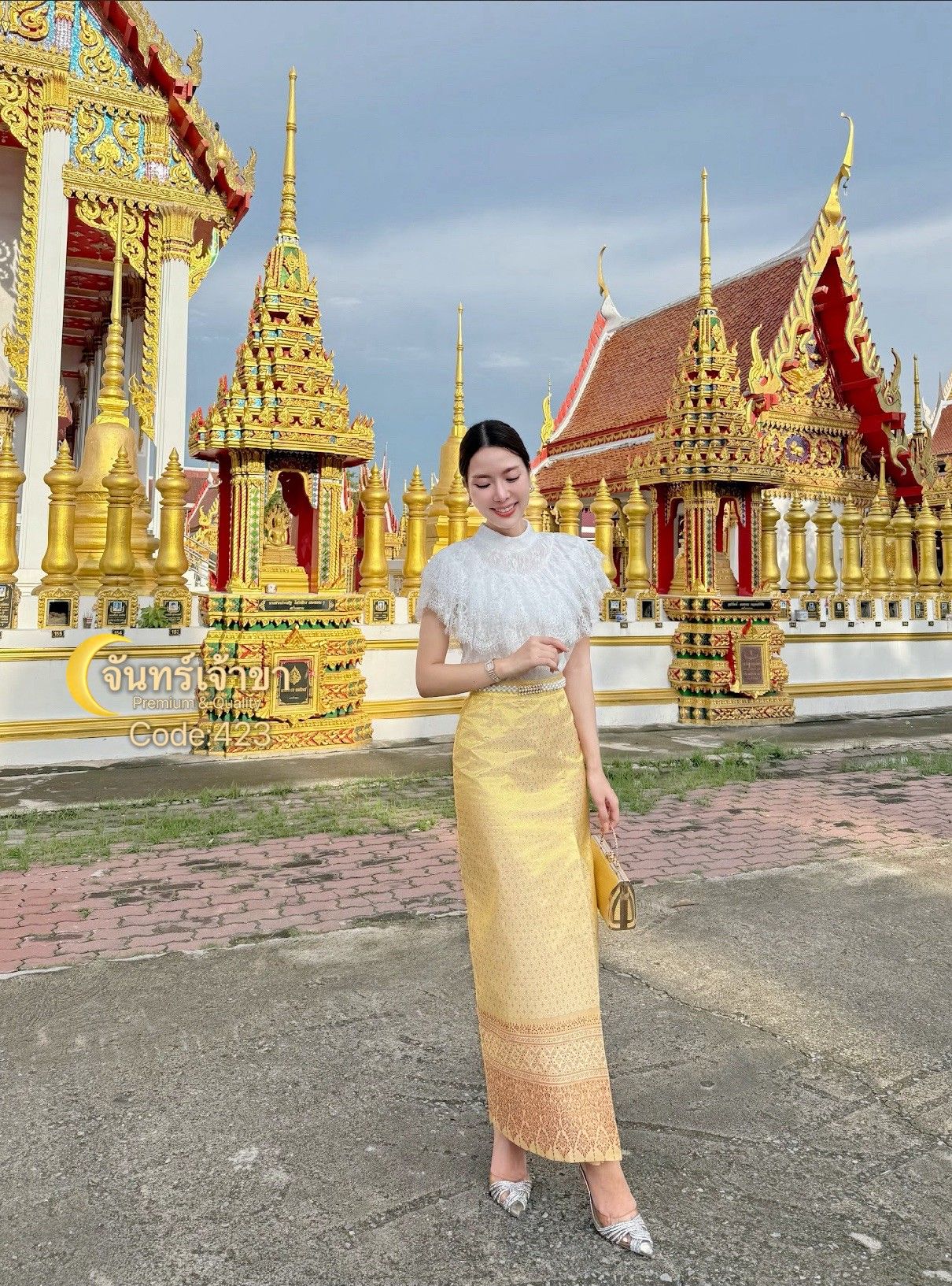 TAG:จันทร์🌙set เสื้อลูกไม้สวยมาก มีซิบด้านหลัง มีเข็มขัดมุก +ผ้าถุง ผ้าไทย ไม่ใช่ผ้าพิมพ์ลาย มีซับใน มีซิบด้านหลัง