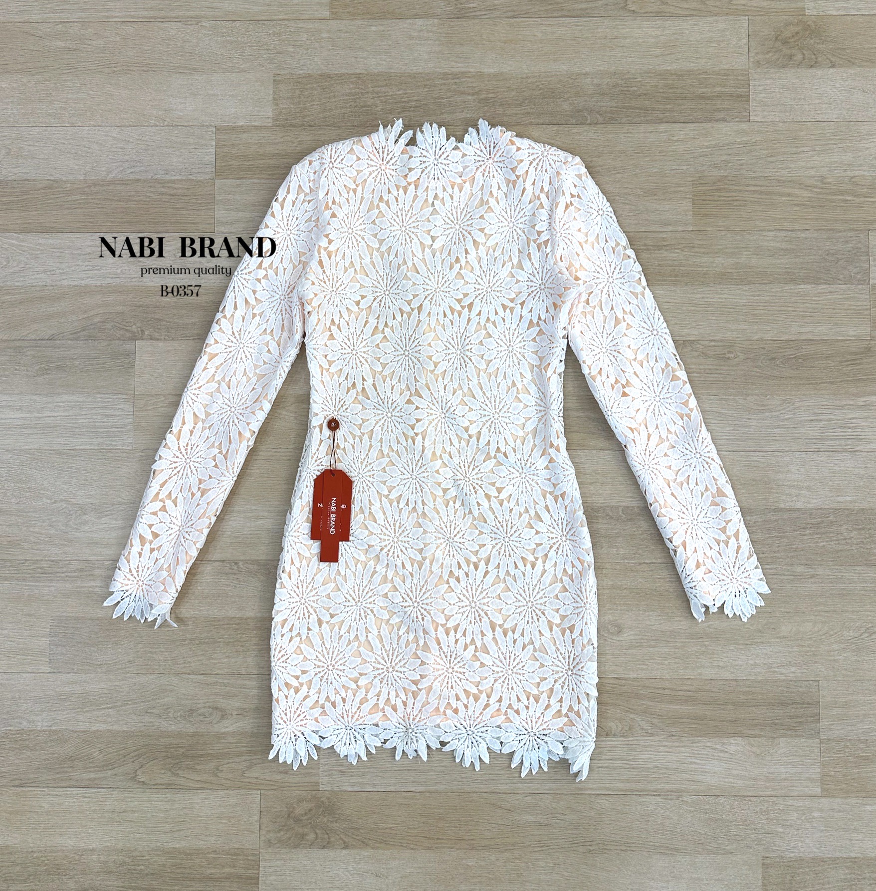 มินิเดรสลูกไม้แขนยาวสีขาว🤍สวยสุดจึ้ง ผ้าลูกไม้คุณภาพดี งานมีซับในแบบผ้ายืดเข้ารูปตามตัว งานซิบหลัง ลัคชูสุดๆกับชุดนี้ พลาดไม่ได้เลยนะคะสาวๆ🤍 #NABIBRAND #งานป้ายnabi #นาบีแบรนด์ #ชุดเดรส #เสื้อผ้างานป้าย #แฟชั่น #ootd #เดรสลูกไม้สั้น #ชุดผ้