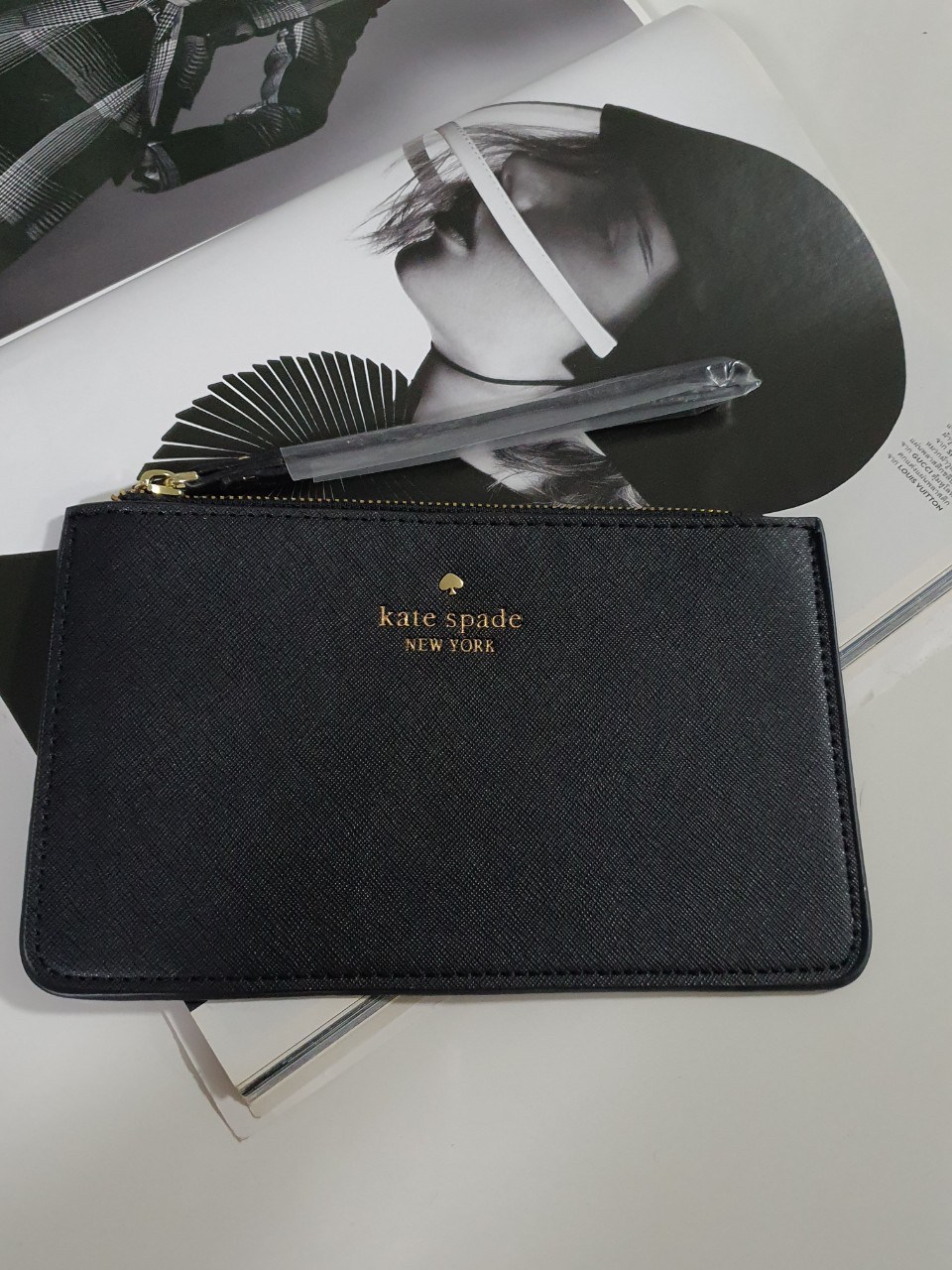 กระเป๋าคล้องมือไฮโซเรียบหรูดูแพงแบรนด์เนมเคทเสปดสีดำ KATE SPADE NEW YORK CLUTH BAG